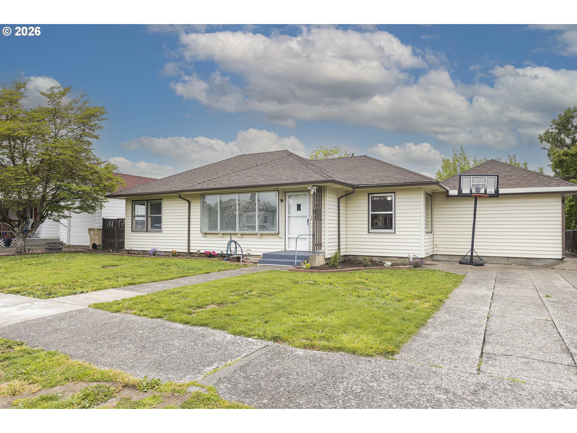 591 Harden Dr — photo