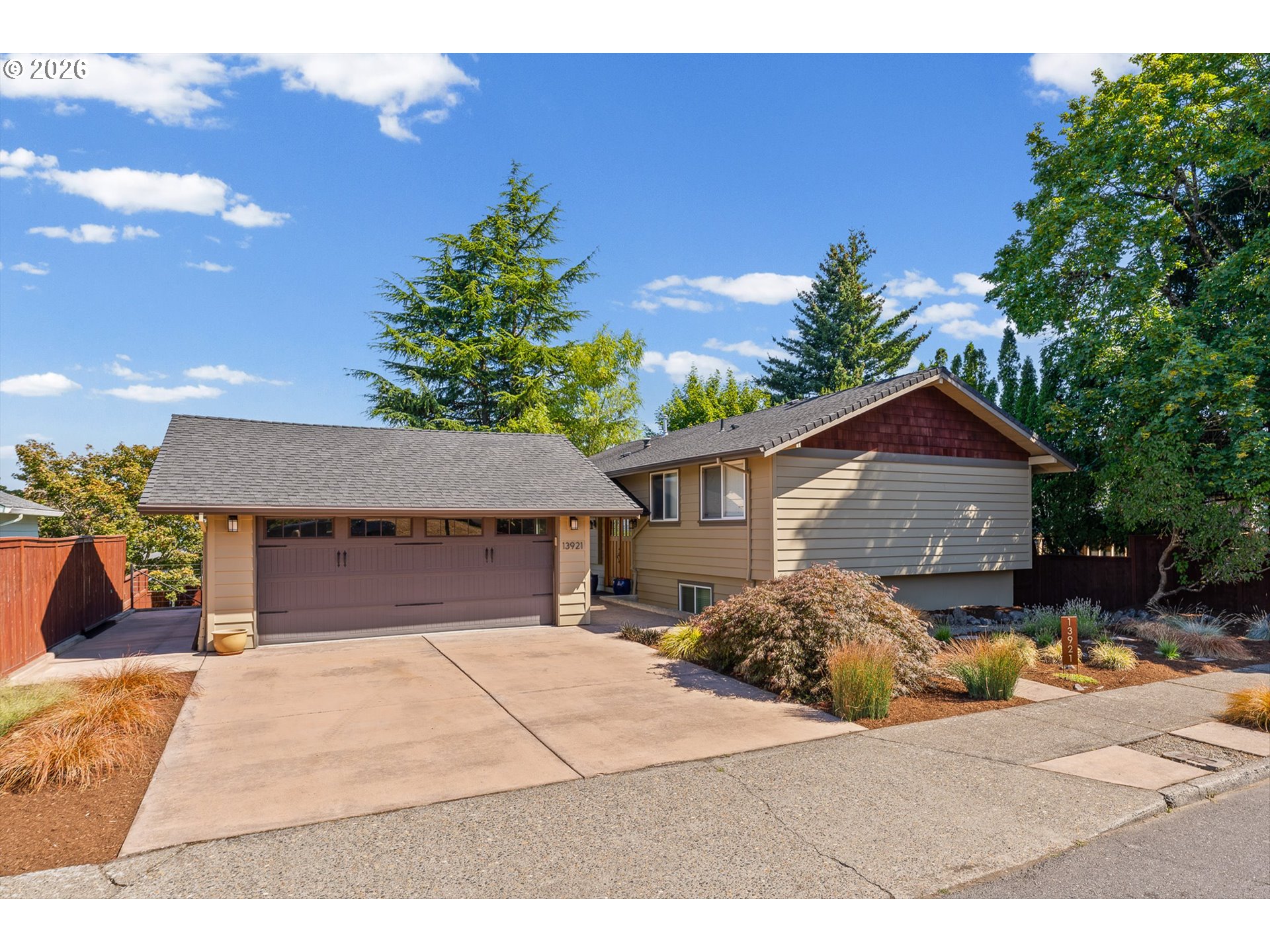 13921 NE Siskiyou Ct — photo