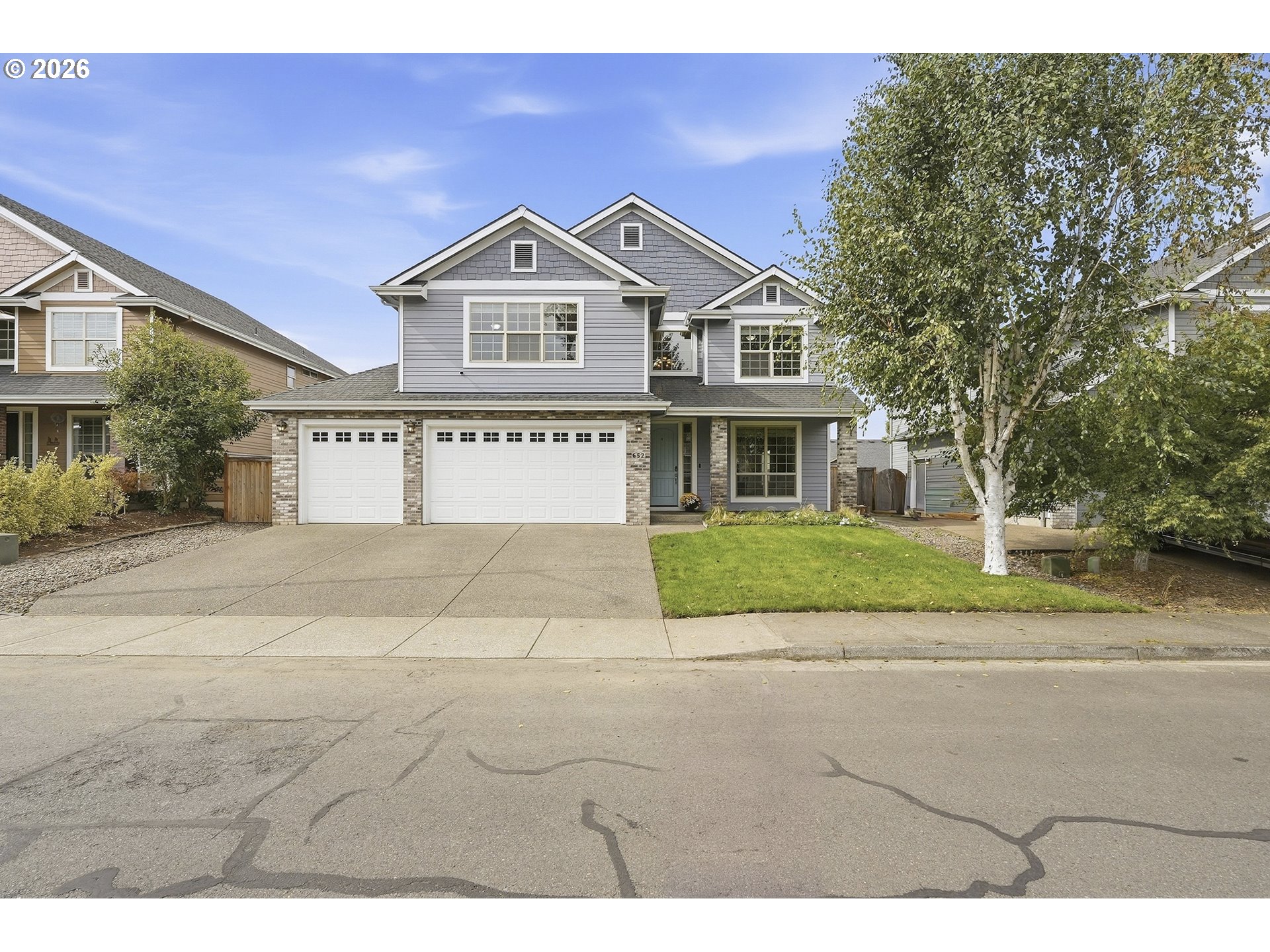 652 June Dr — photo