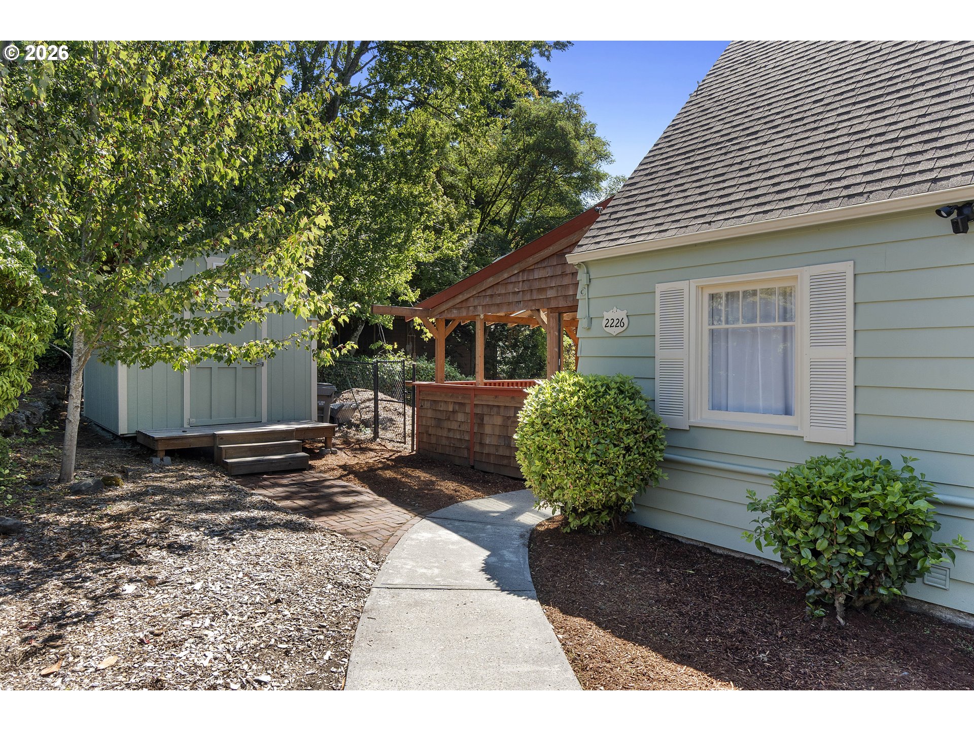 2226 SW Iowa St — photo