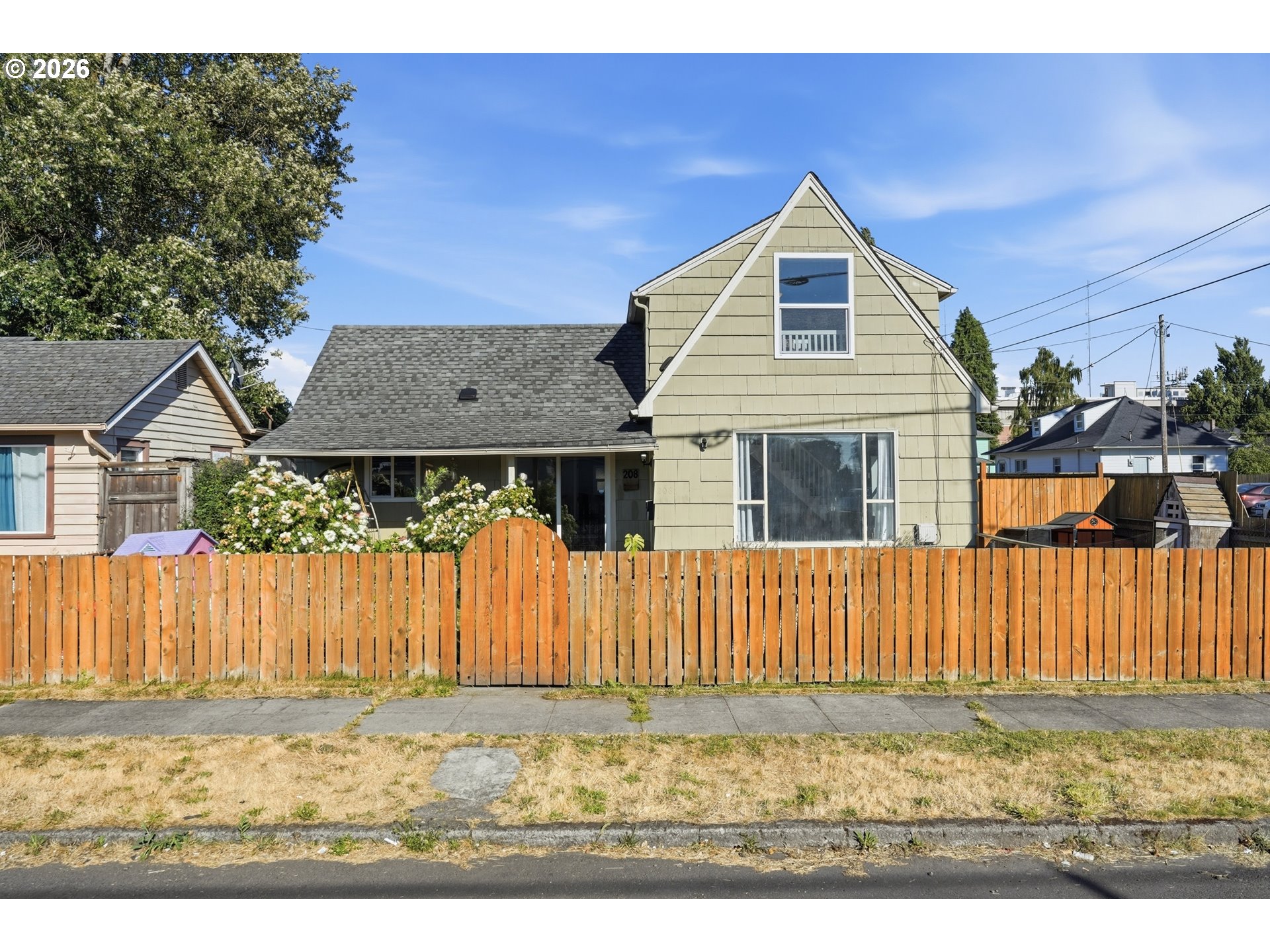 208 SW 3rd Ave — photo