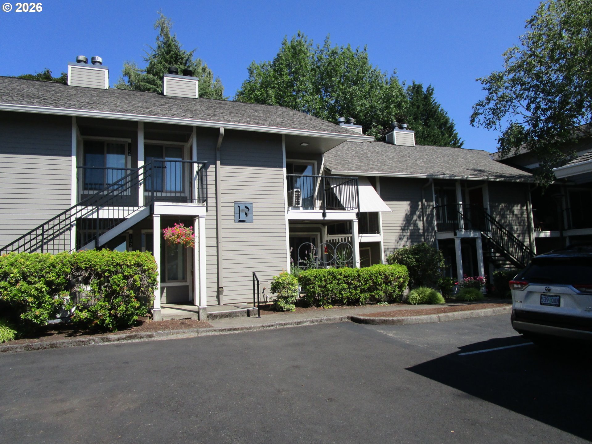 86 Kingsgate Rd F104 — photo