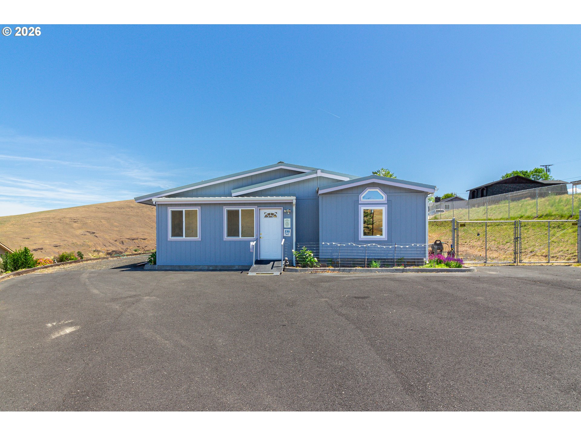 235 Skyline Dr — photo