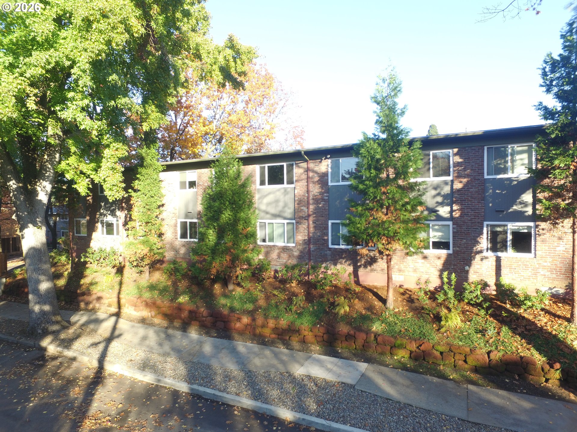 1800 SE Stark St SE — photo