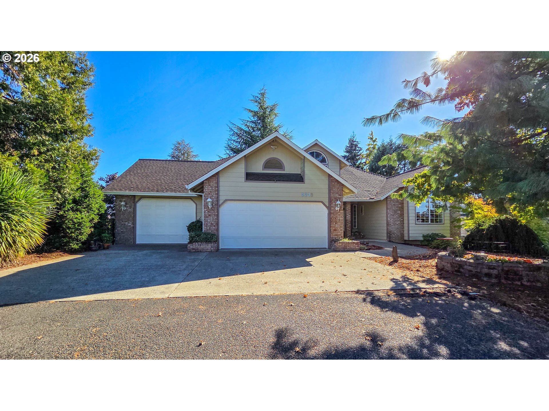 2233 Linnell Ave — photo