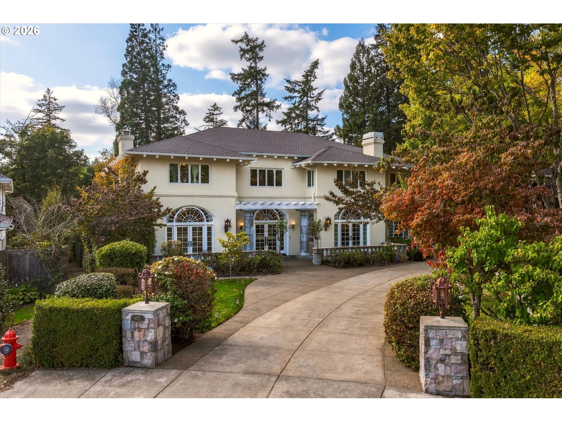 1677 Leslie Ln — photo