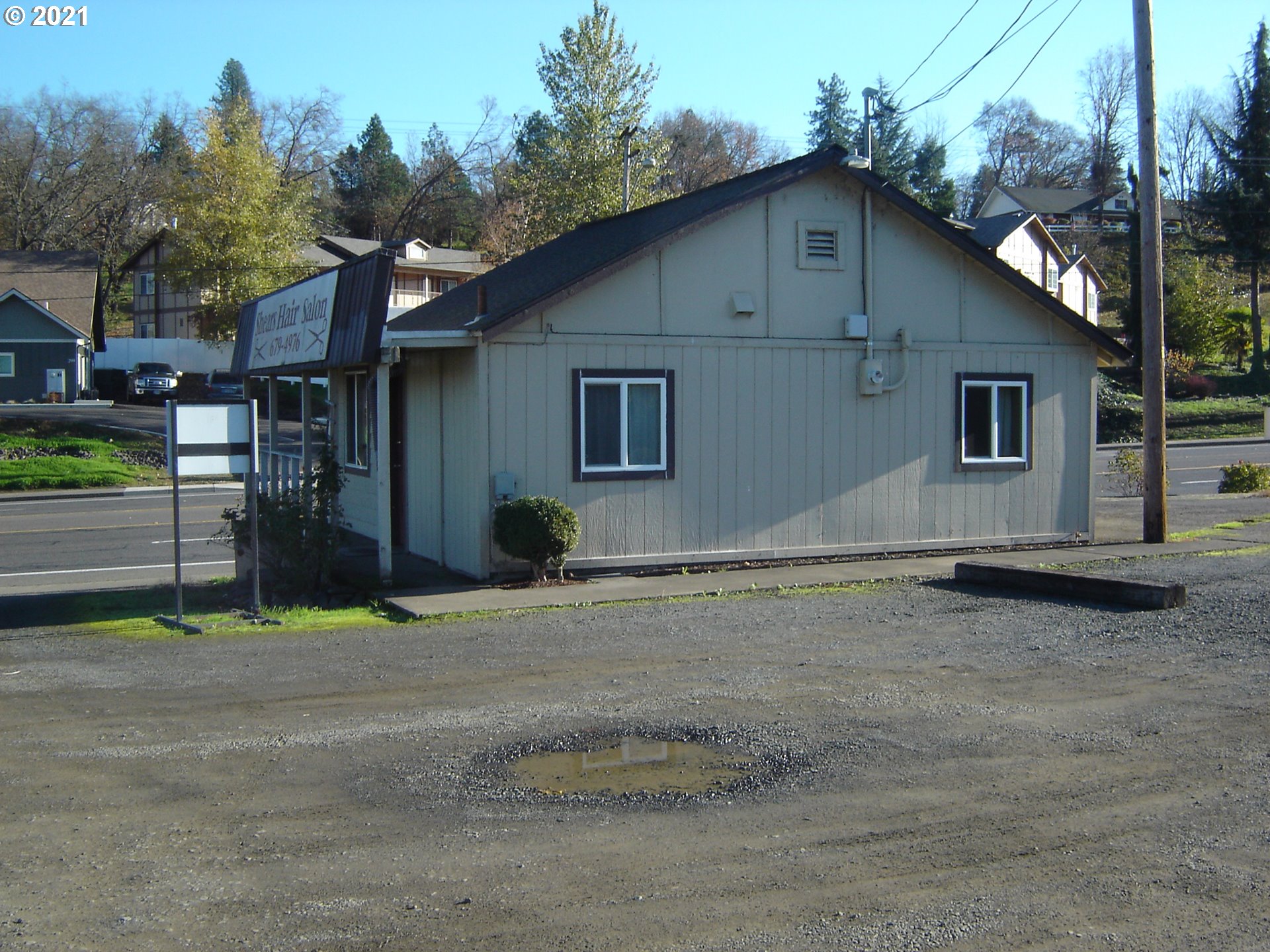 320 NW Main St — photo
