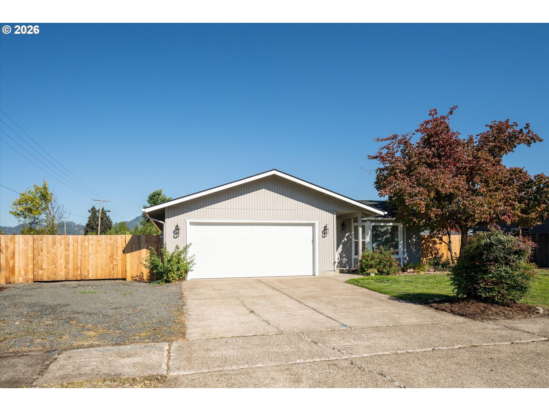 6916 D St, Springfield, OR 97478 — photo 2