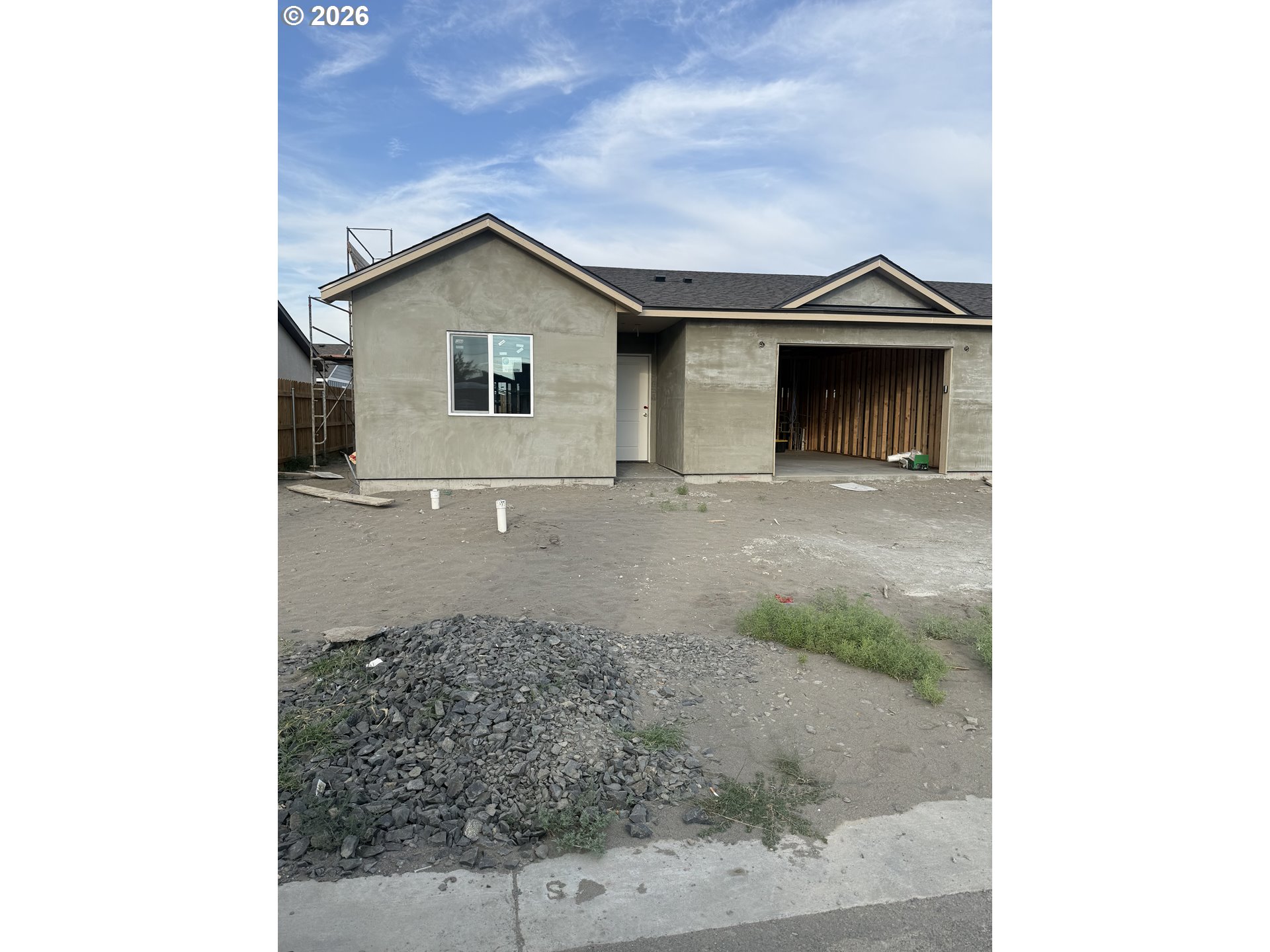 996 NE 10th Pl — photo