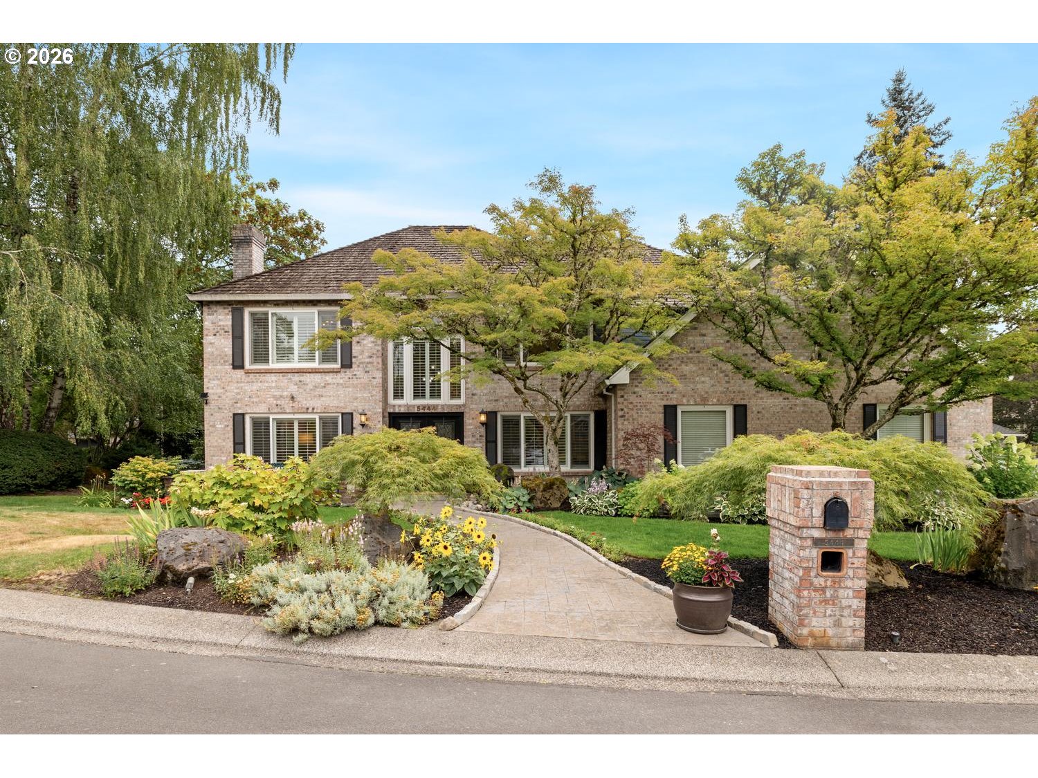 5444 Westfield Ct — photo