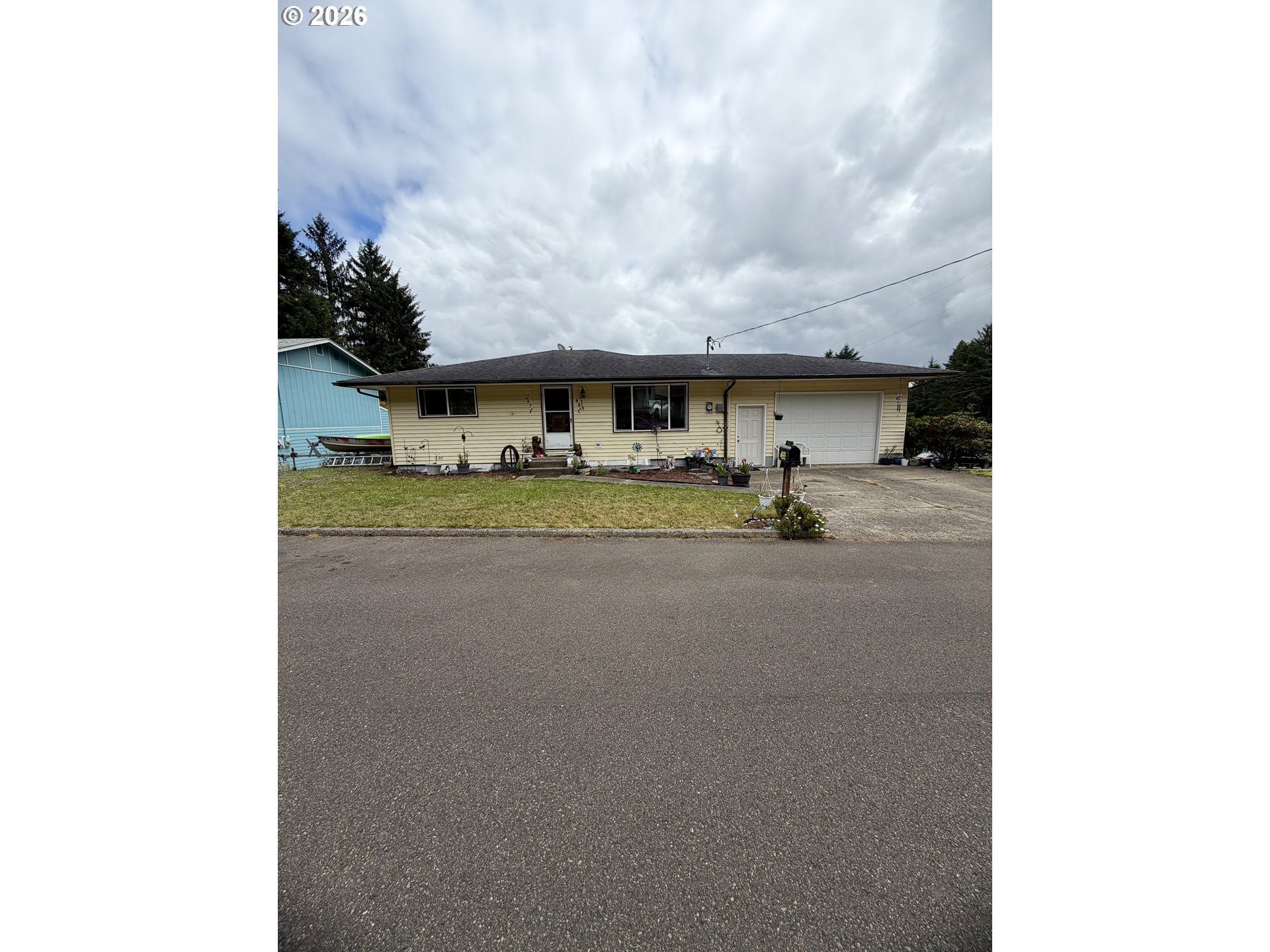 469 Westmont Dr — photo