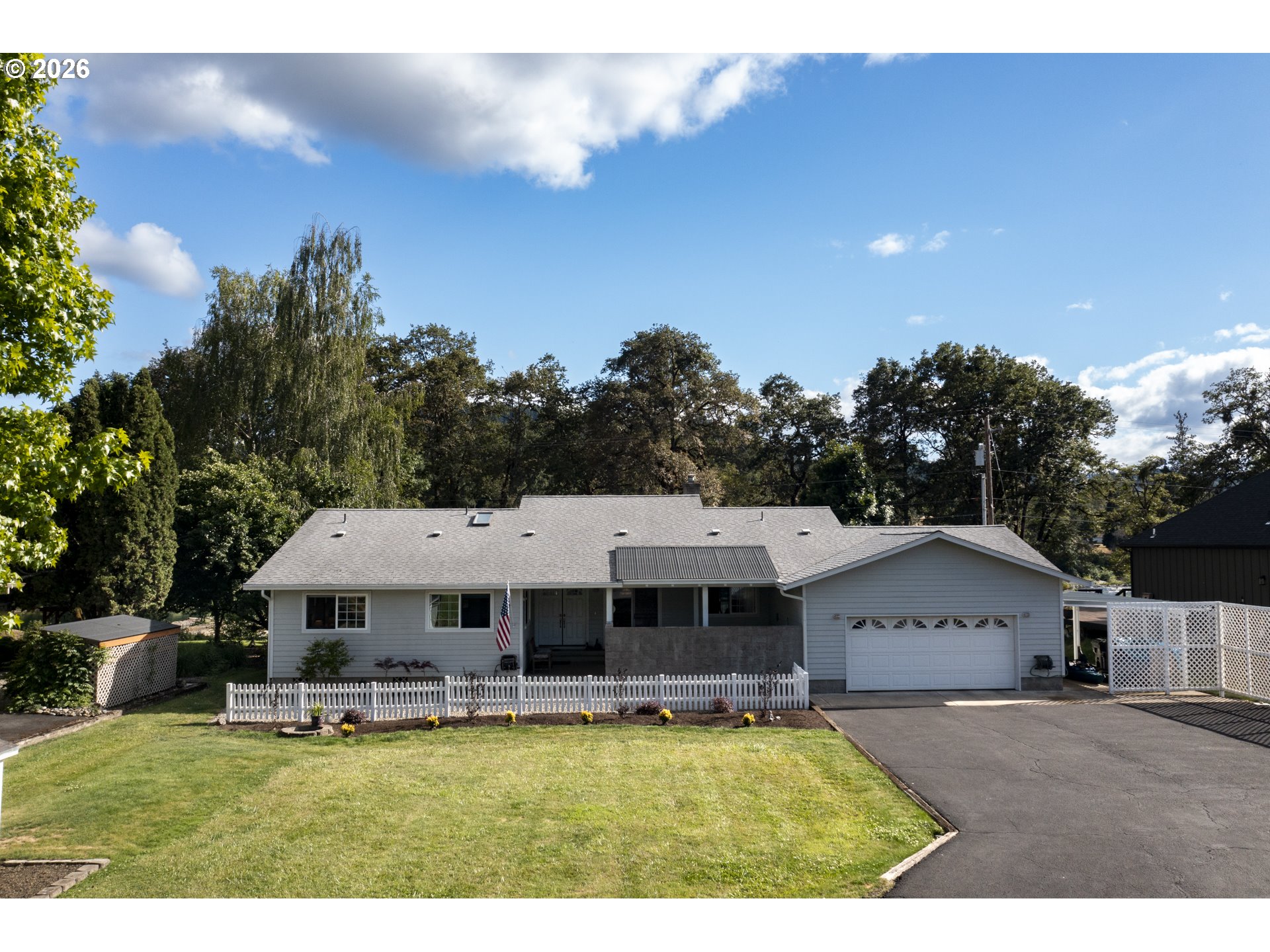 200 Rivershore Dr — photo