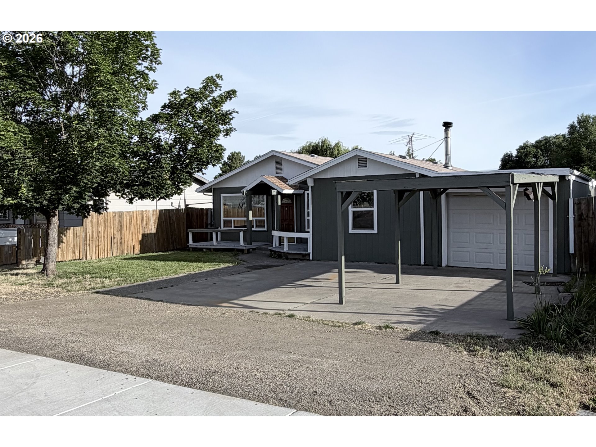 531 W Darland Dr — photo