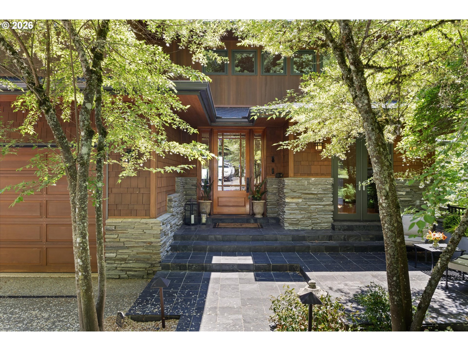 4633 SW Hillside Dr — photo