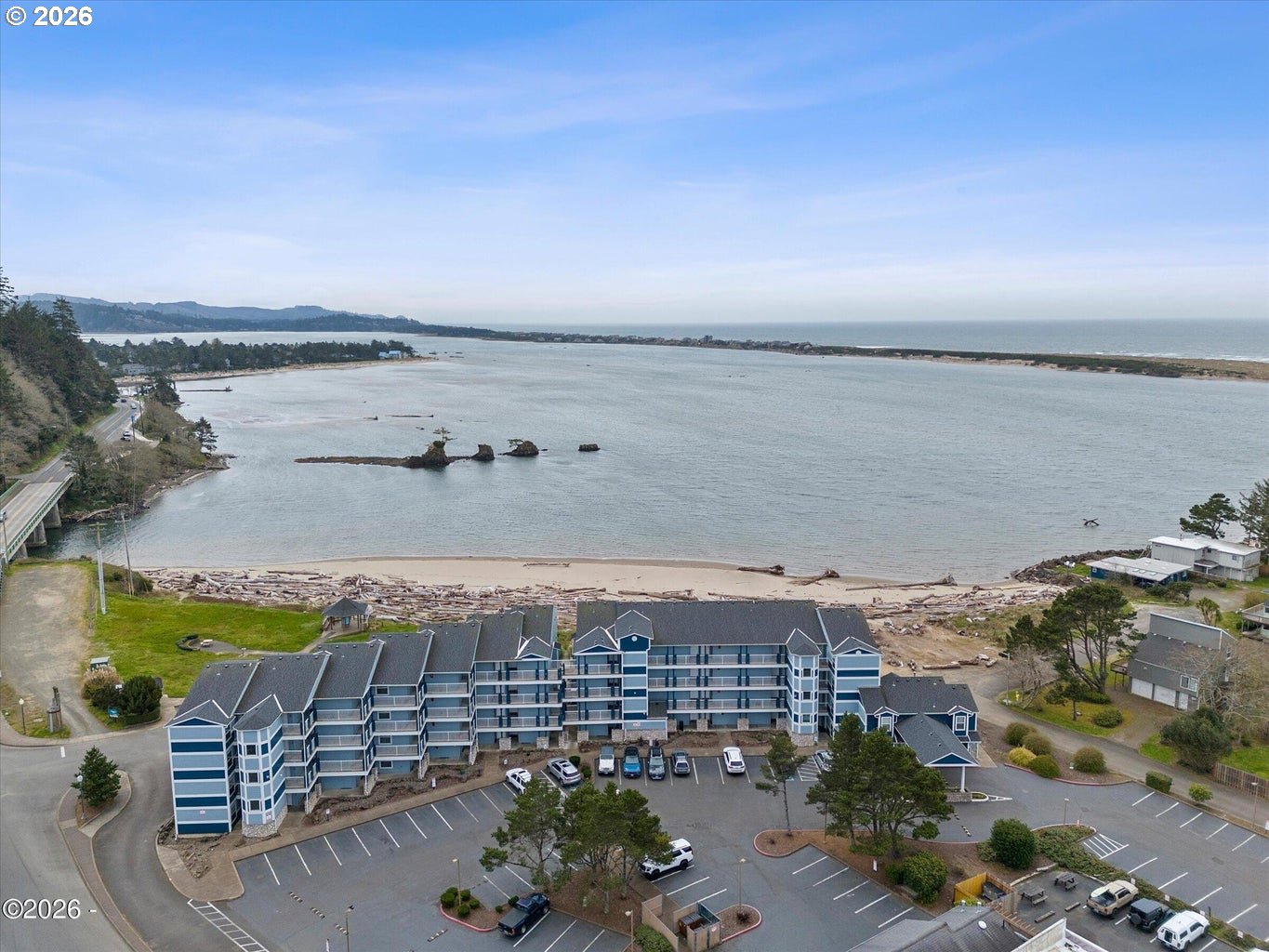 5201 SW Highway 101 — photo
