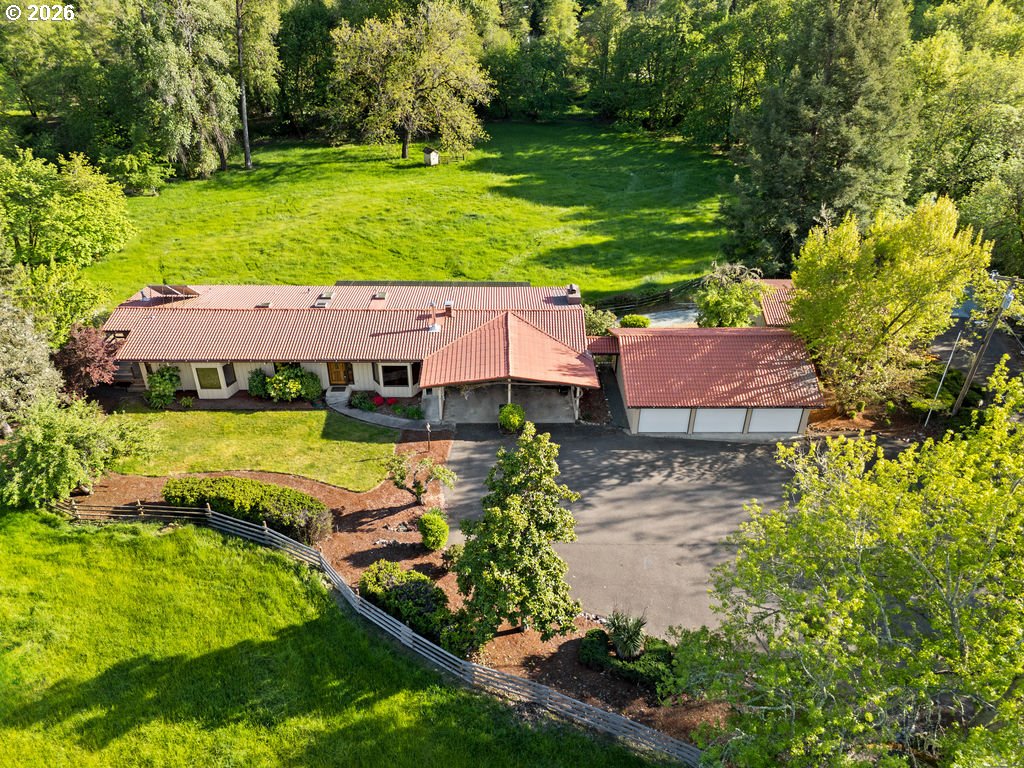 2233 Riverside Dr — photo