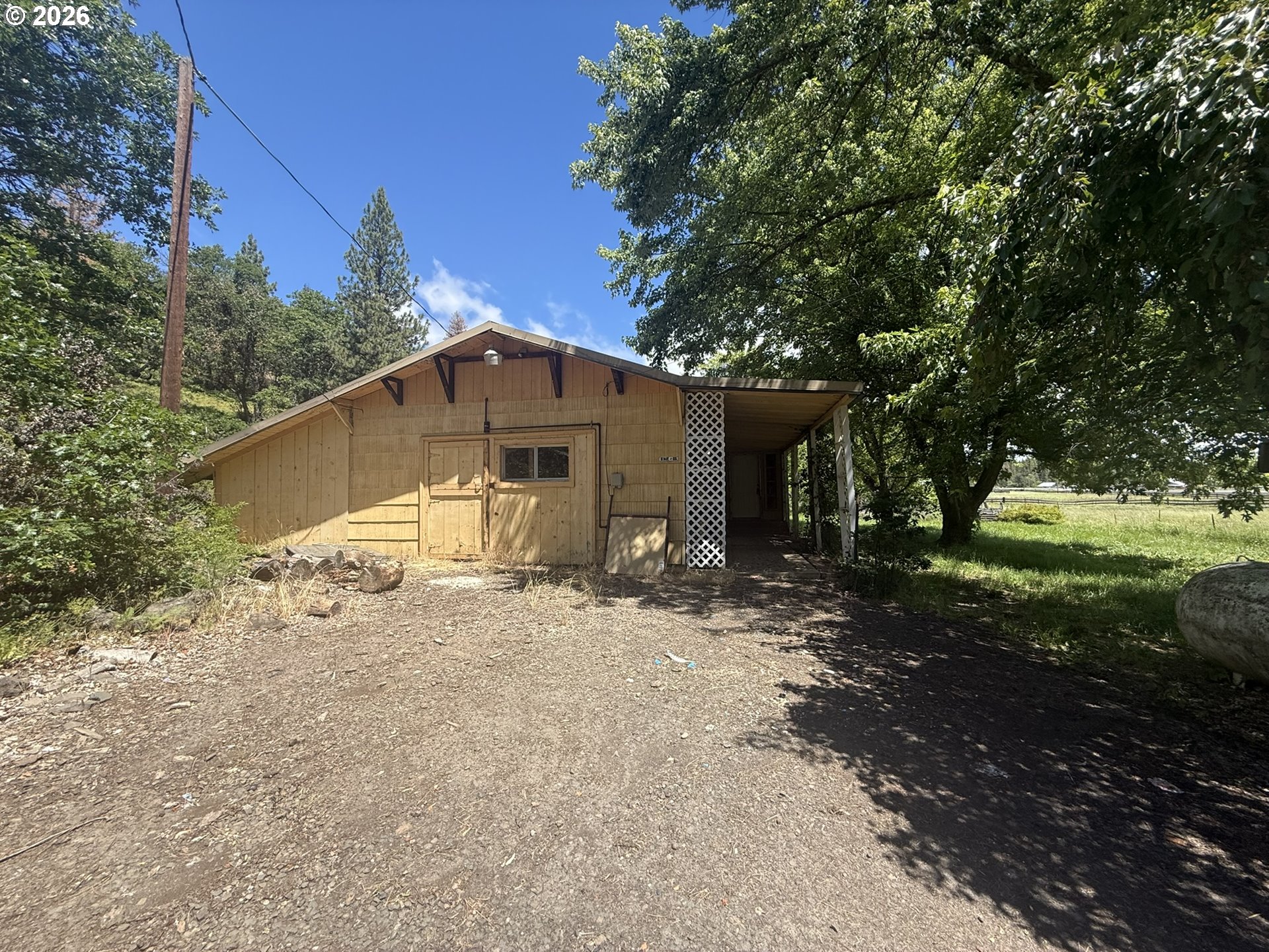 1595 Highway 97 — photo
