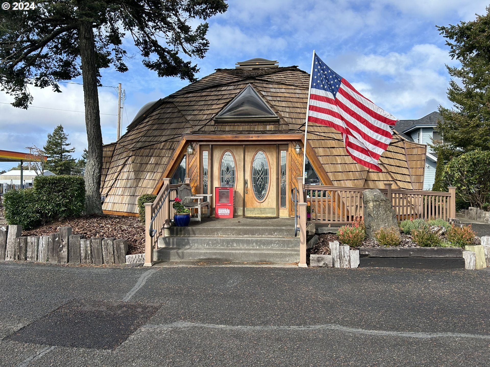 2217 Highway 101 — photo