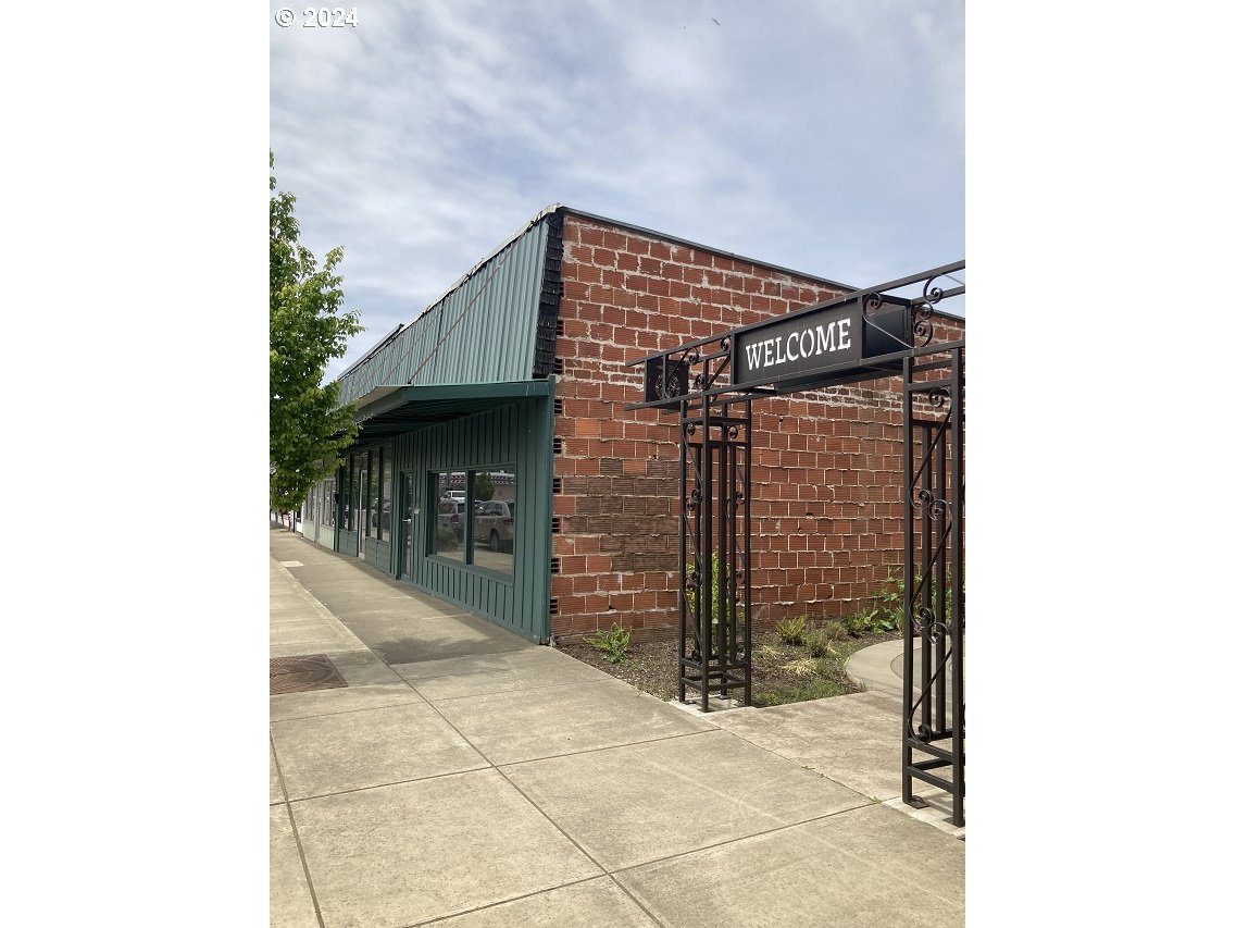 111 W Central Ave — photo
