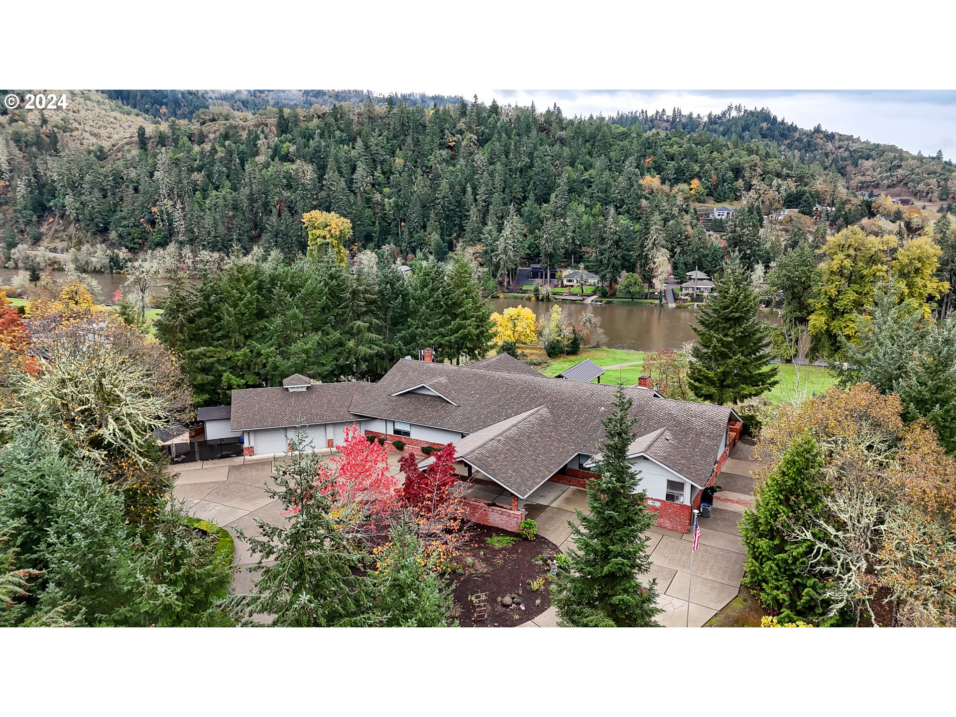 1081 Umpqua College Rd — photo