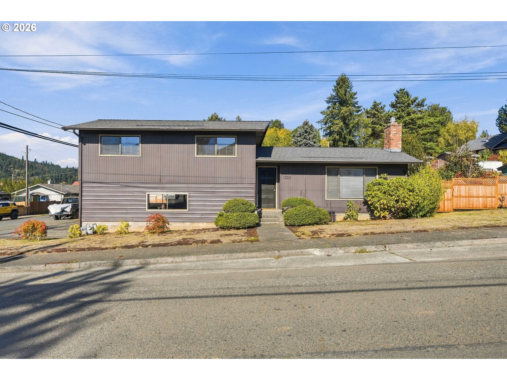 1005 Maple St — photo