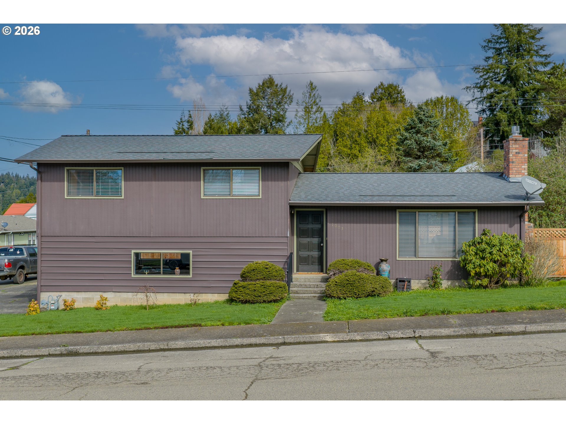 1005 Maple St — photo