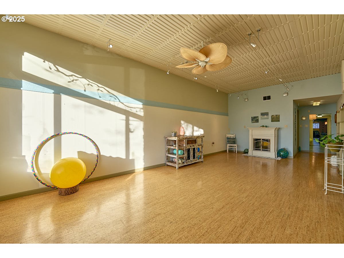105 E Main St, Enterprise, OR 97828 — photo 2