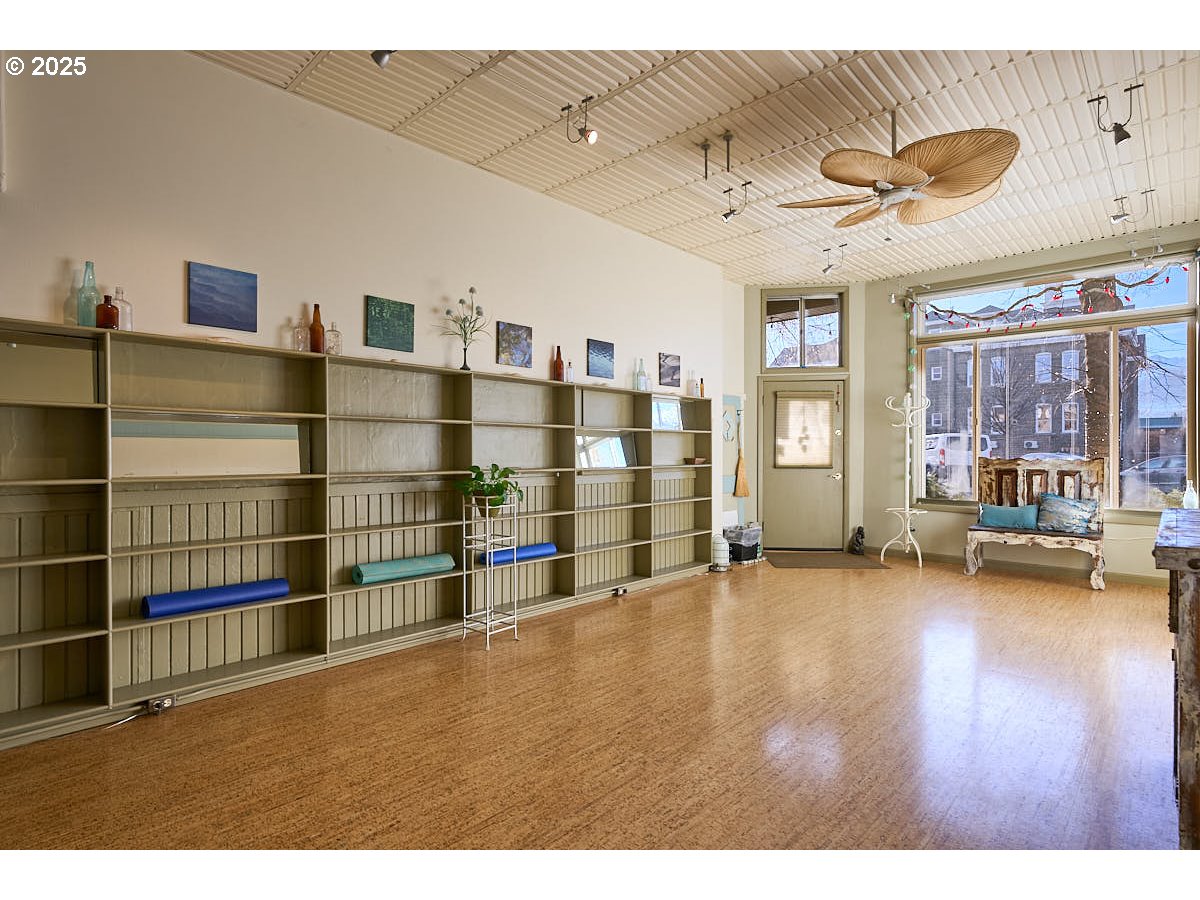105 E Main St, Enterprise, OR 97828 — photo 3