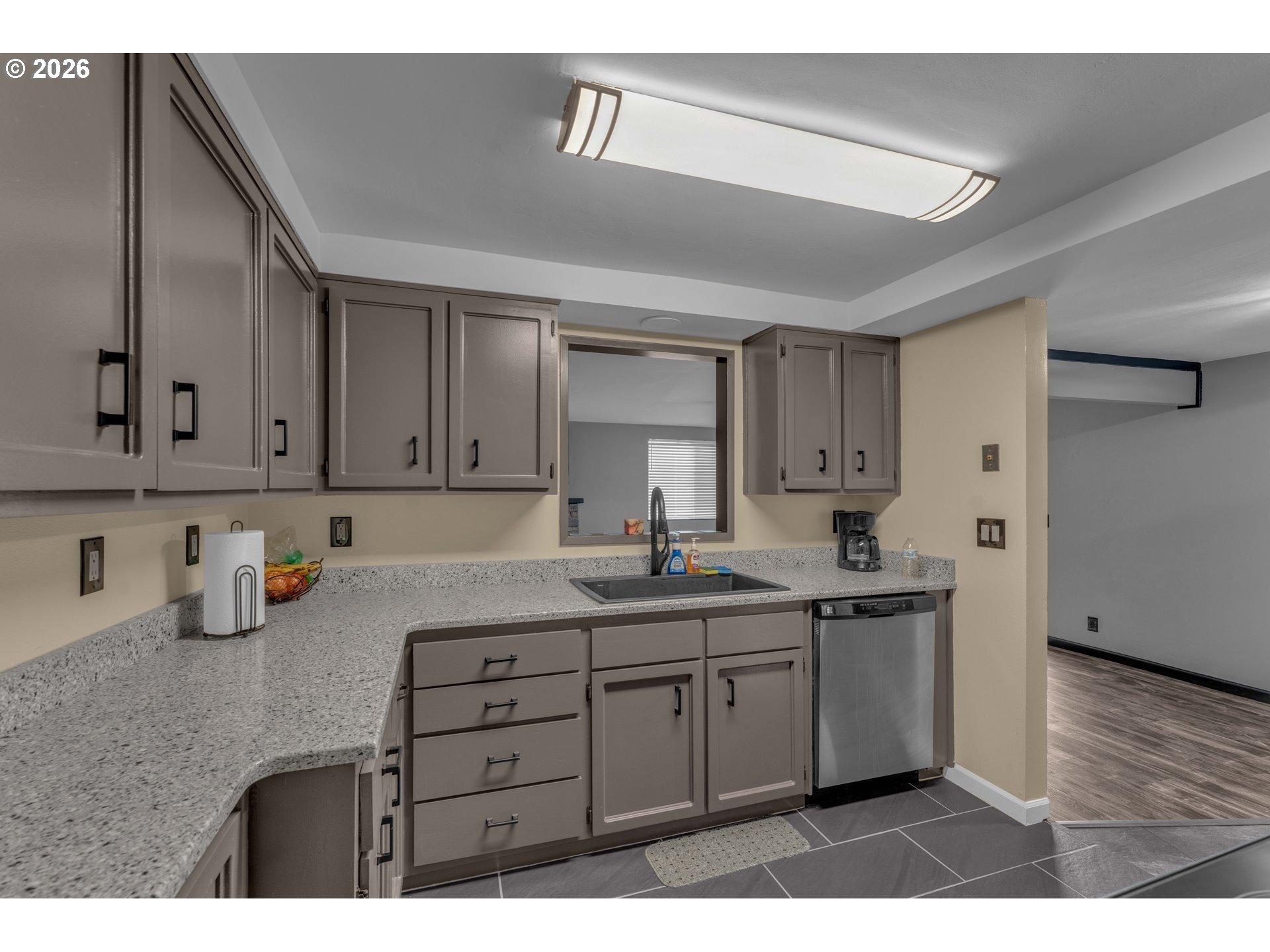1735 Rainbow Dr, Springfield, OR 97477 — photo 3