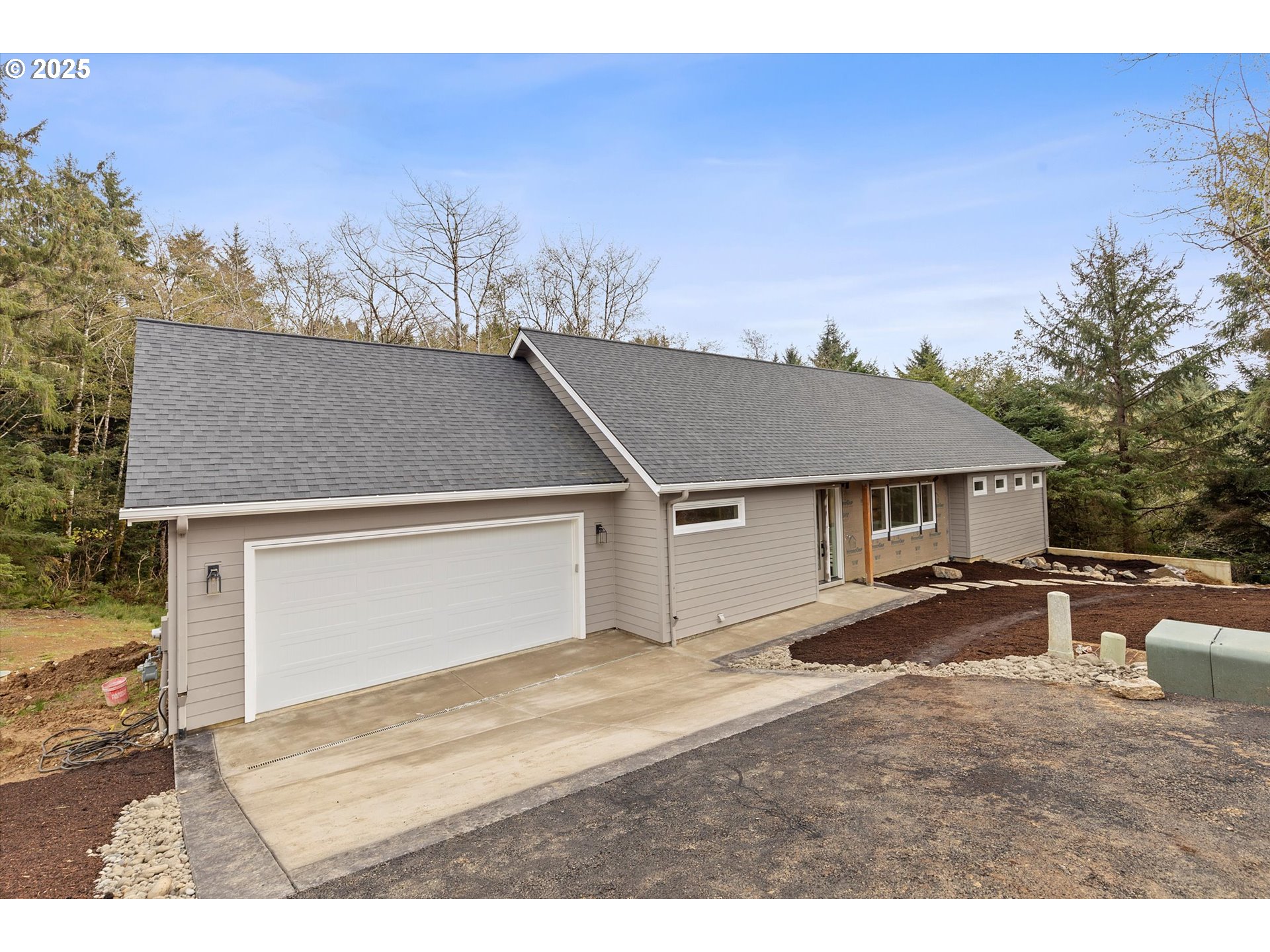 740 Monica Ct — photo