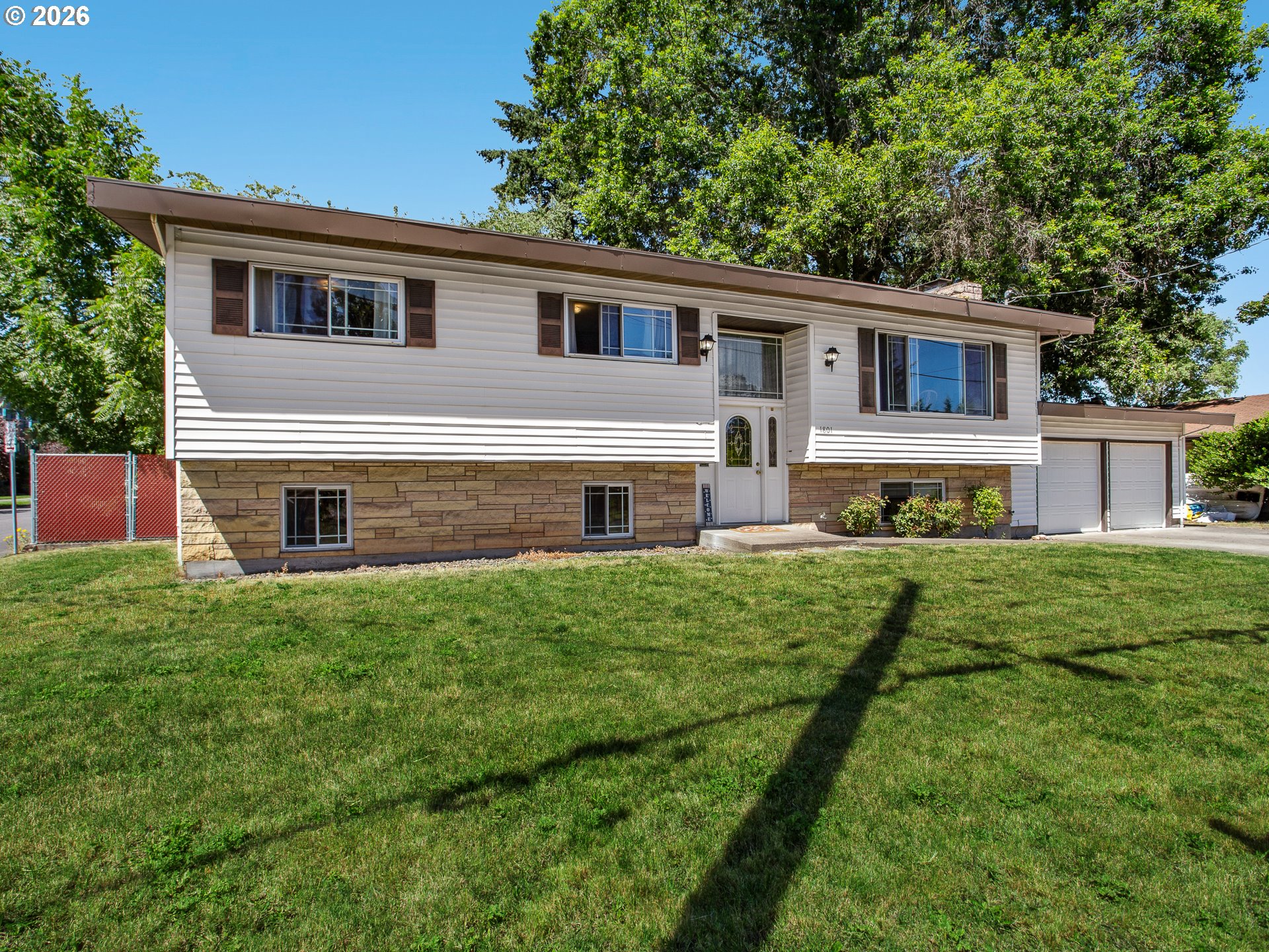 1801 E Laurel Dr — photo