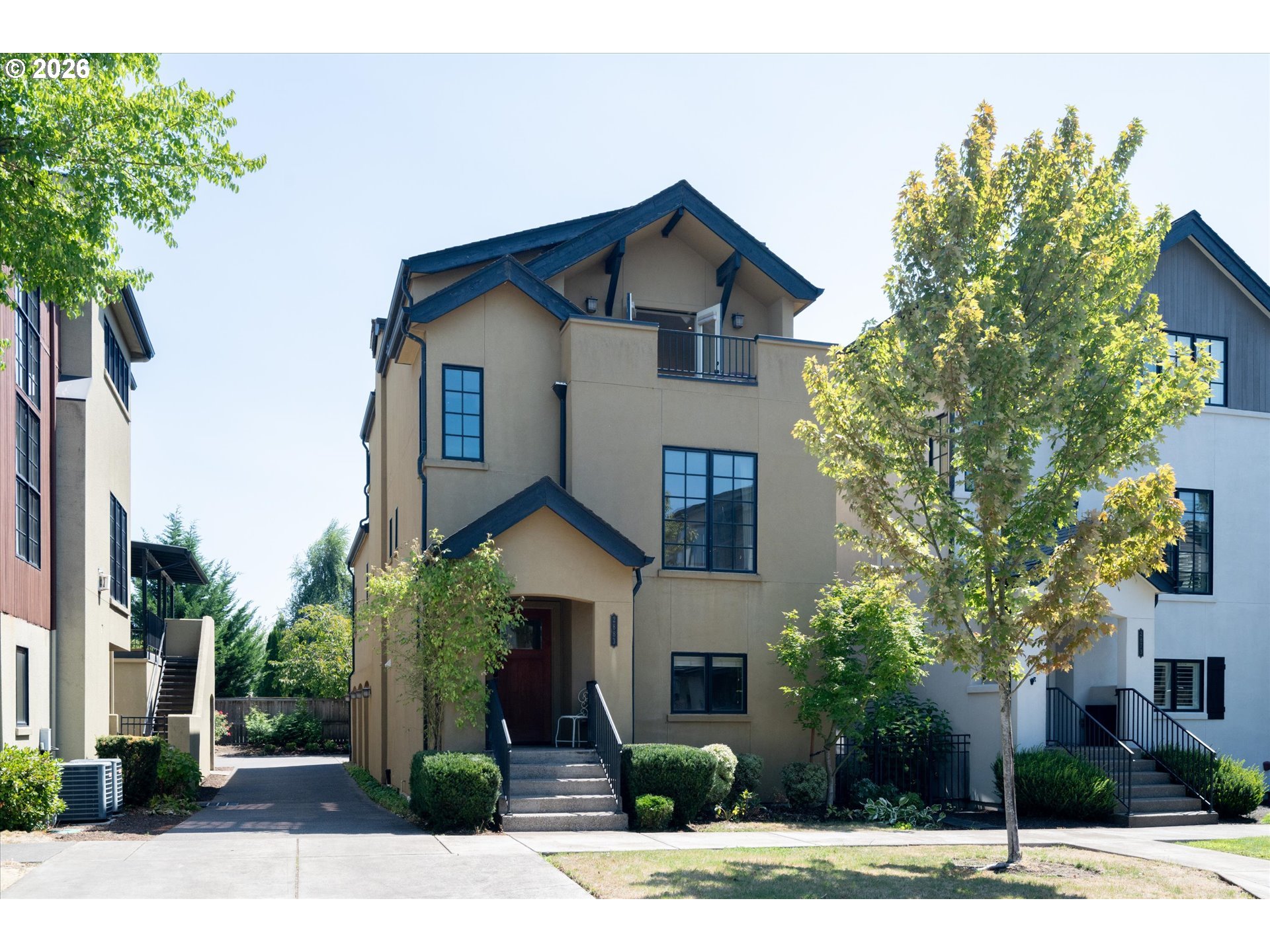 2883 Lord Byron Pl — photo