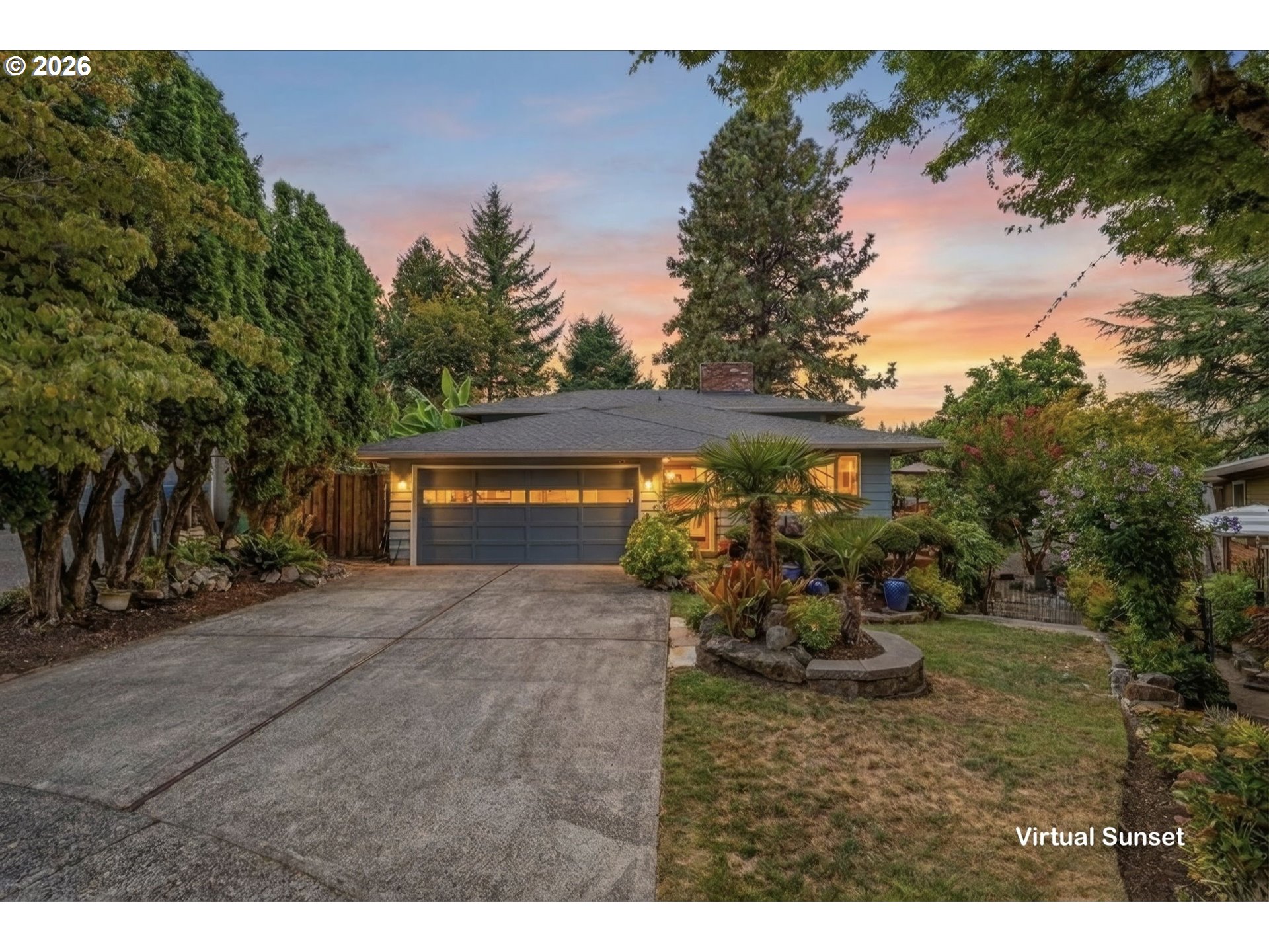 725 NW Mawrcrest Dr — photo