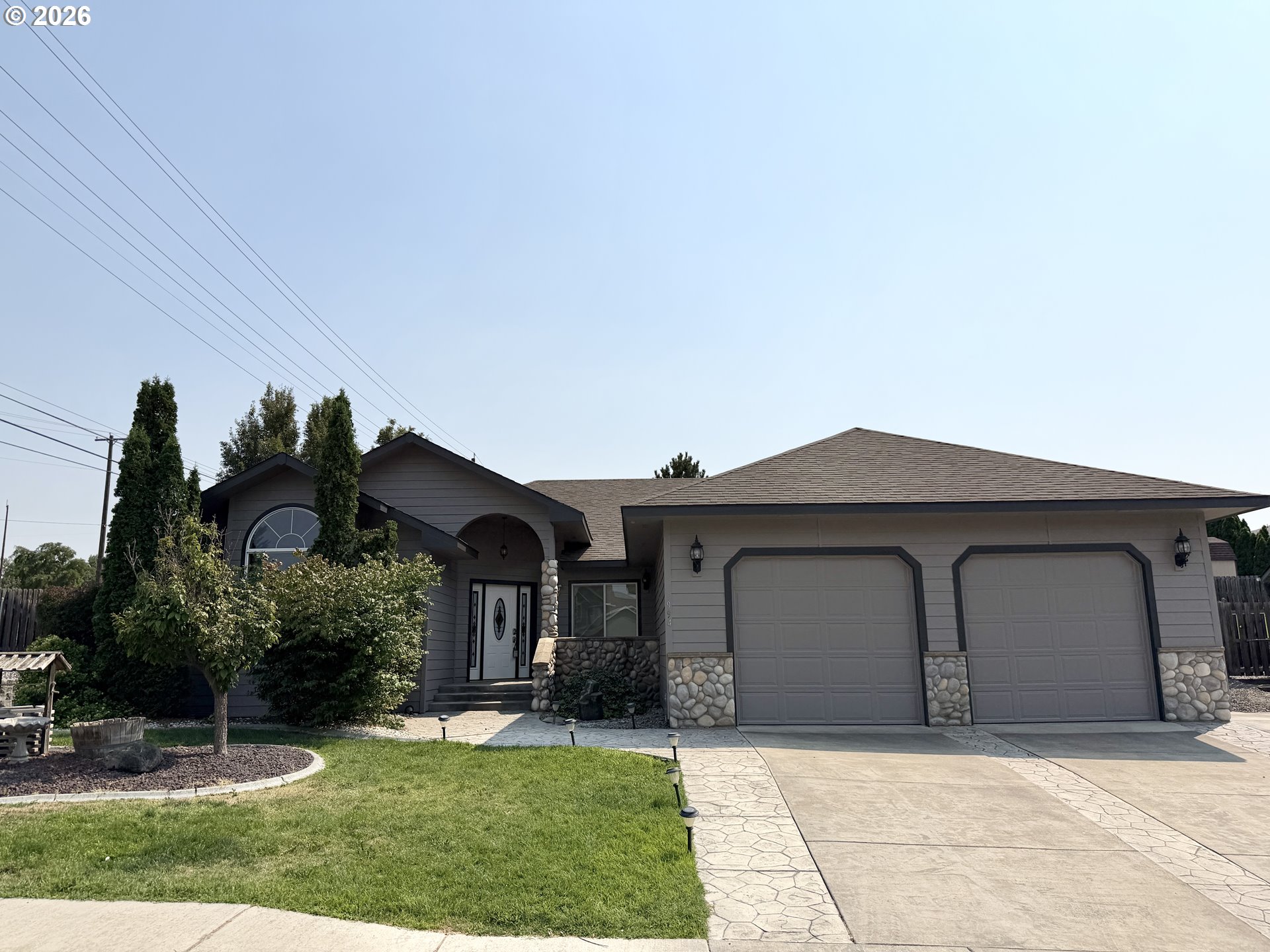 994 E Hurlburt Ave — photo