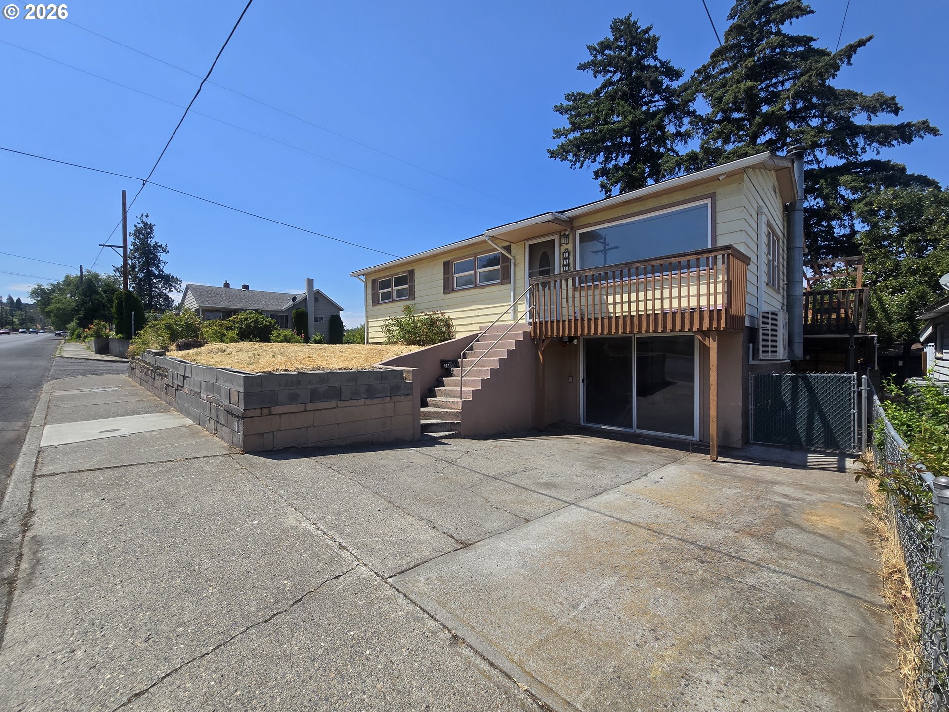 1515 Mount Hood St — photo