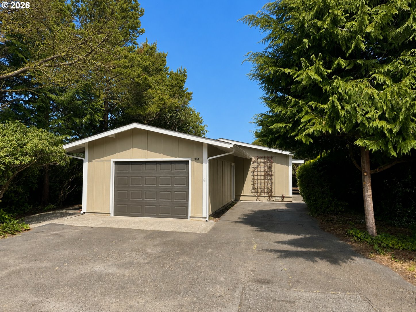 1600 Rhododendron Dr 245 — photo