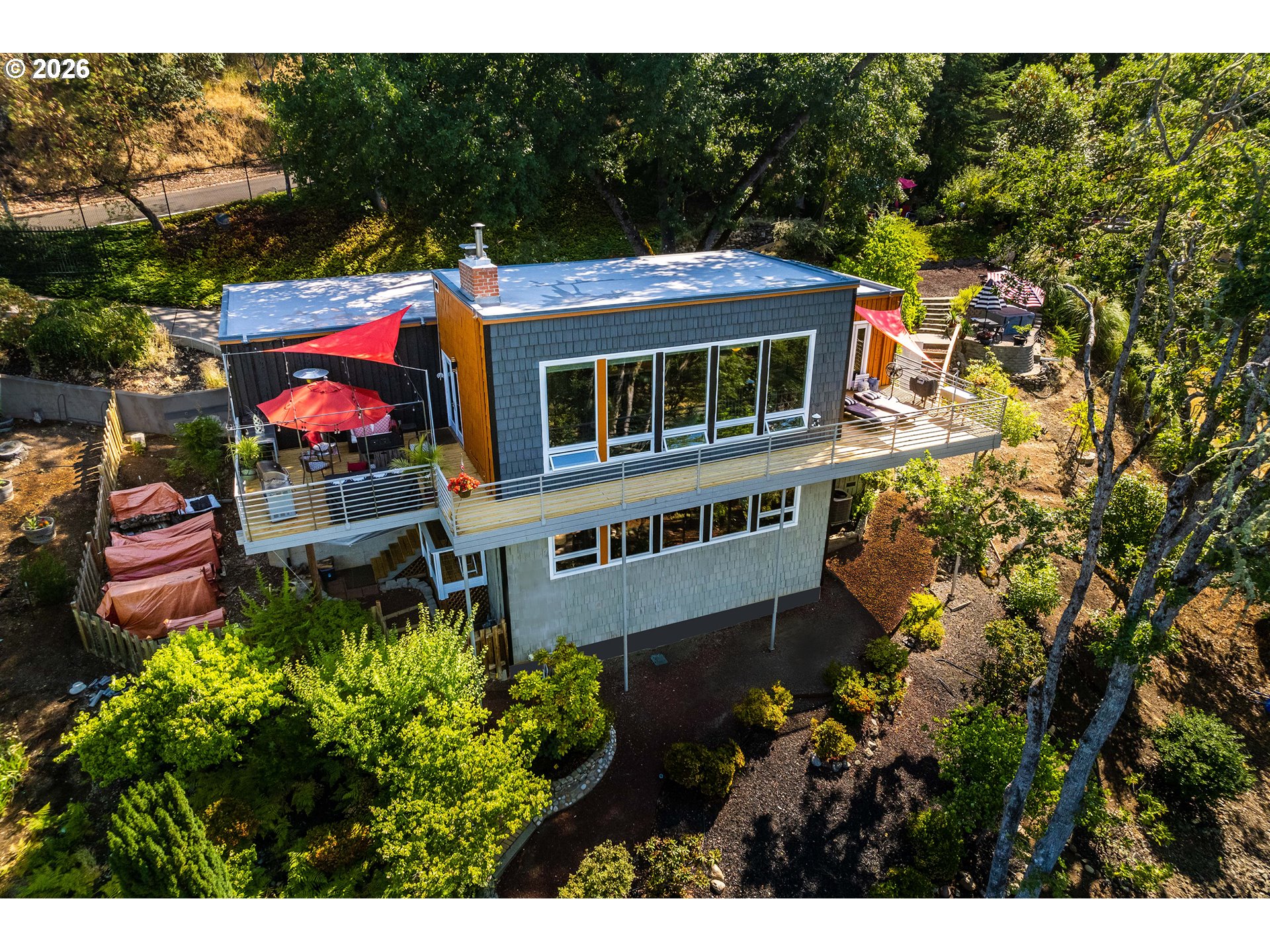 1425 NE Hillview Ct — photo