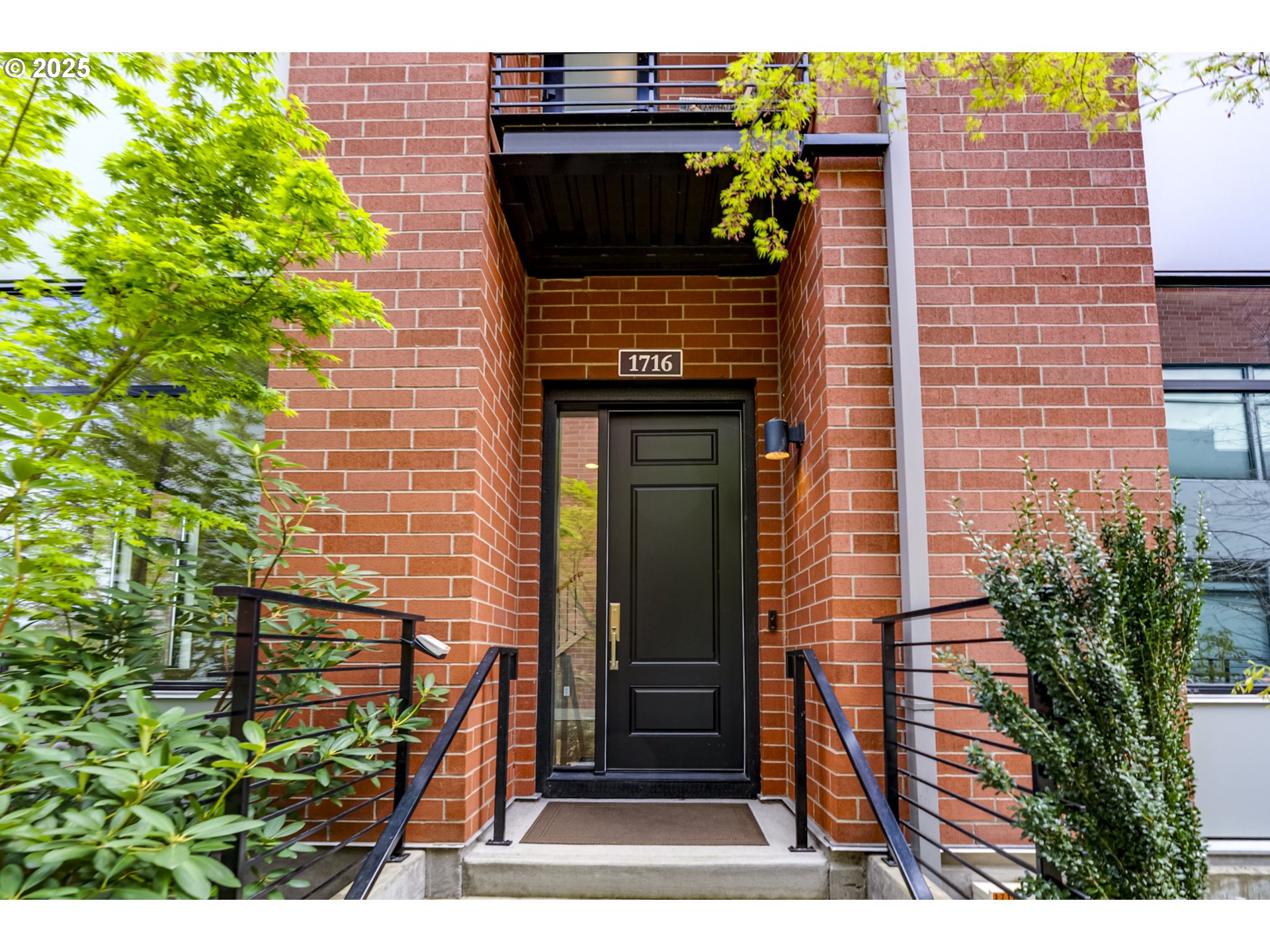 1716 NW Riverscape St, Portland, OR 97209 — photo 2