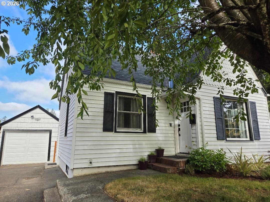 415 SE Roberts Ave — photo