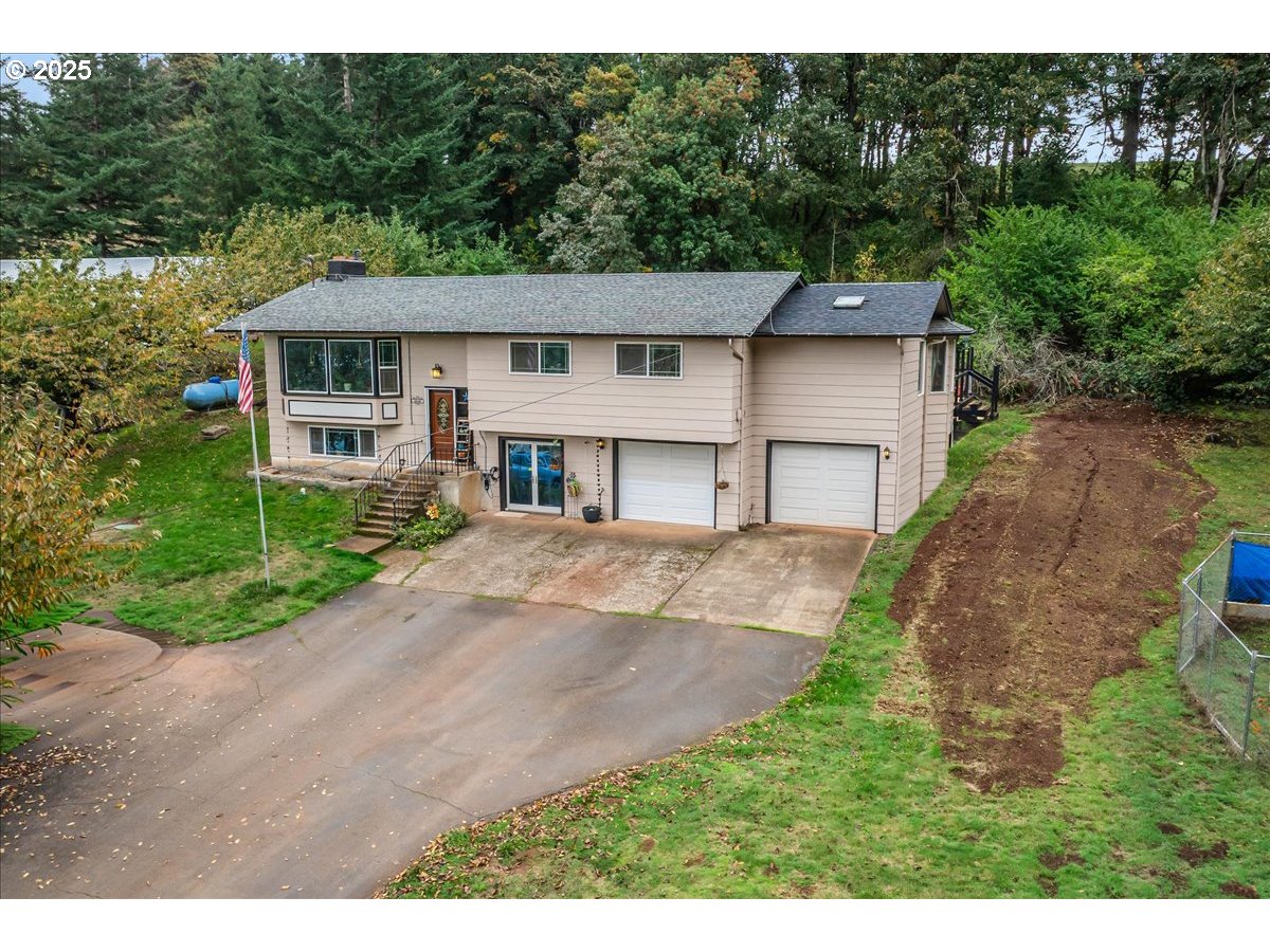 2398 Cole Rd — photo