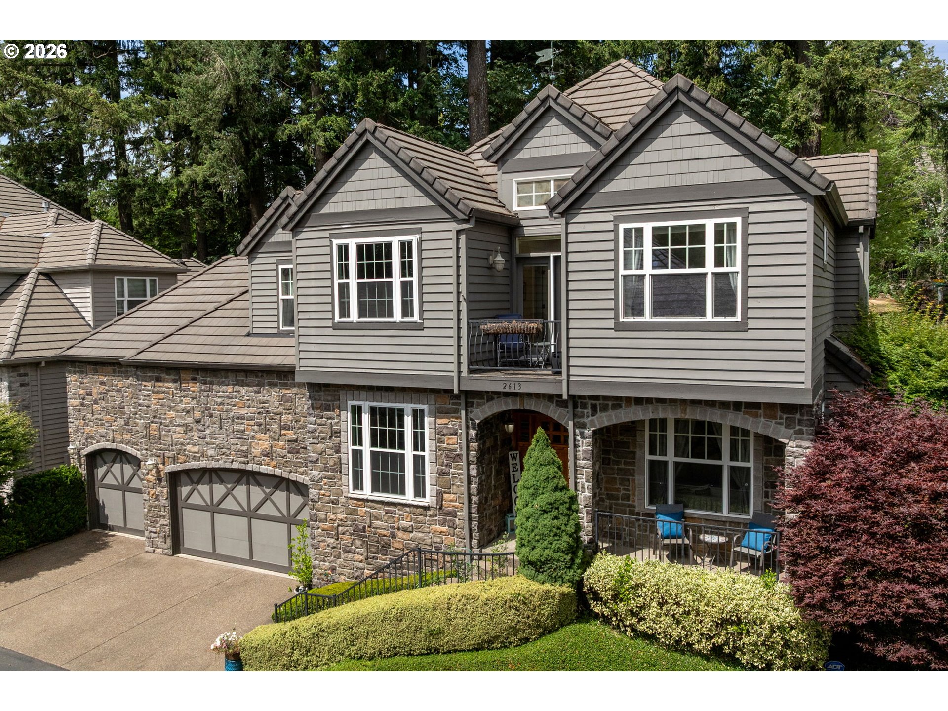 2613 Beacon Hill Dr — photo