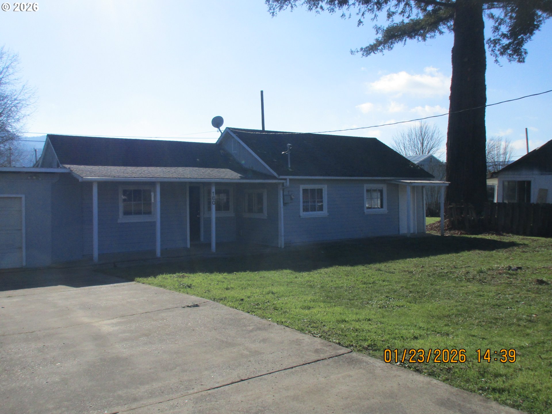 180 E Second Ave, Sutherlin, OR 97479 — photo 2