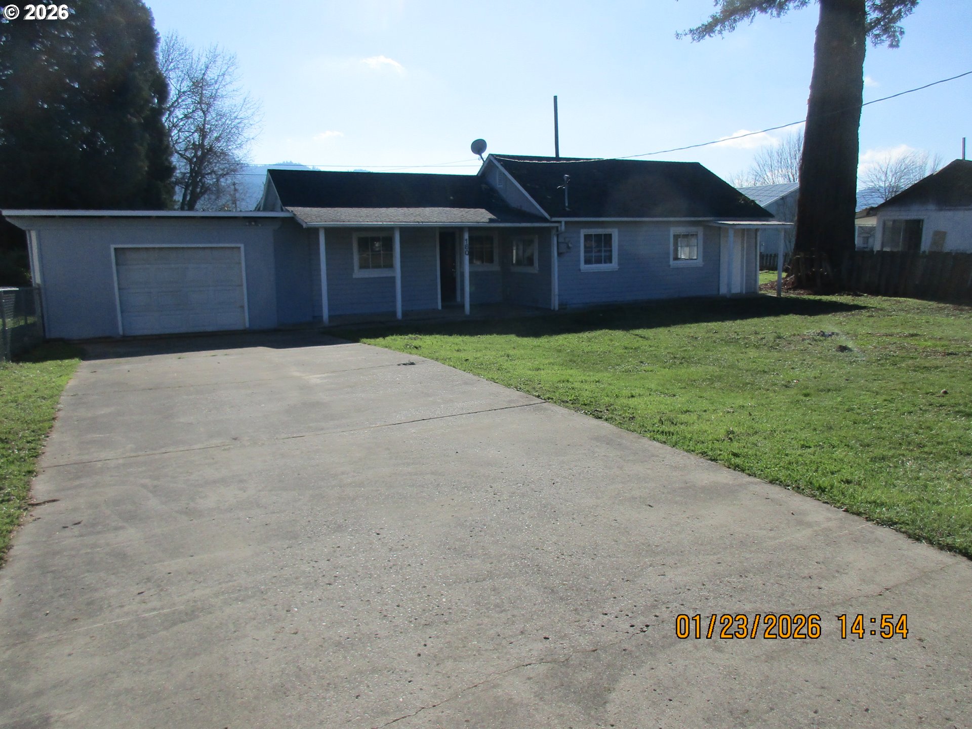 180 E Second Ave, Sutherlin, OR 97479 — photo 3