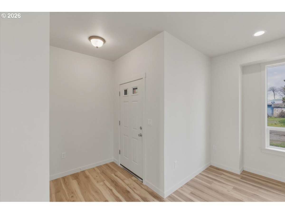 371 E 2nd Ave, JunctionCity, OR 97448 — photo 3