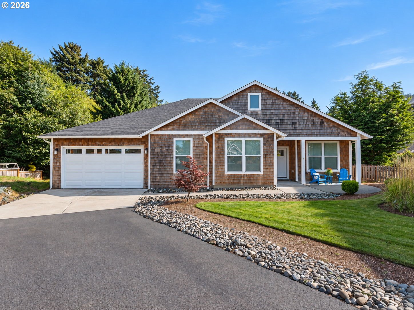 741 Creekside Dr — photo