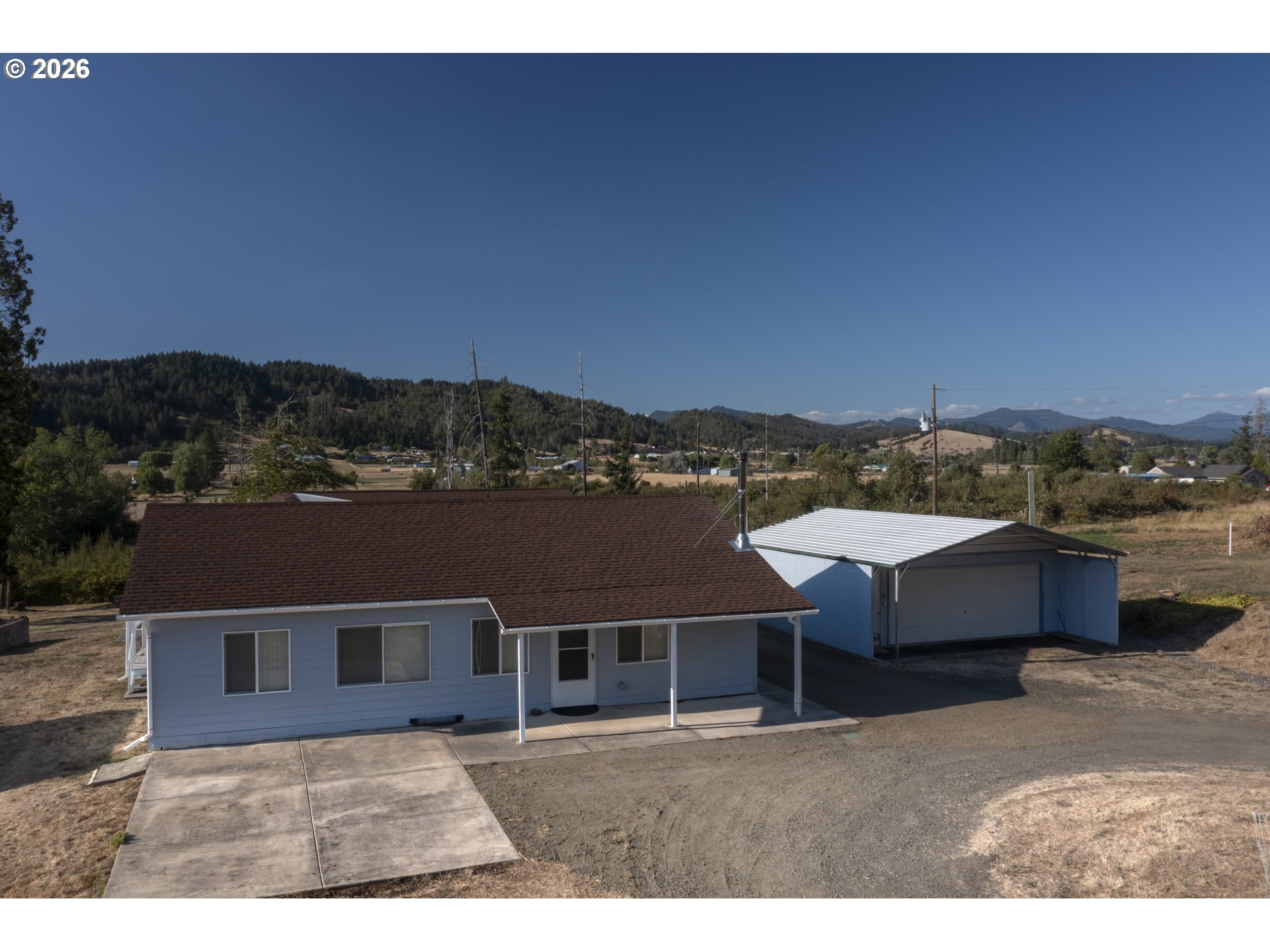 582 Valley View Rd, Sutherlin, OR 97479 — photo 2