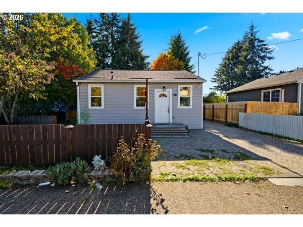 213 W Ellendale Ave — photo