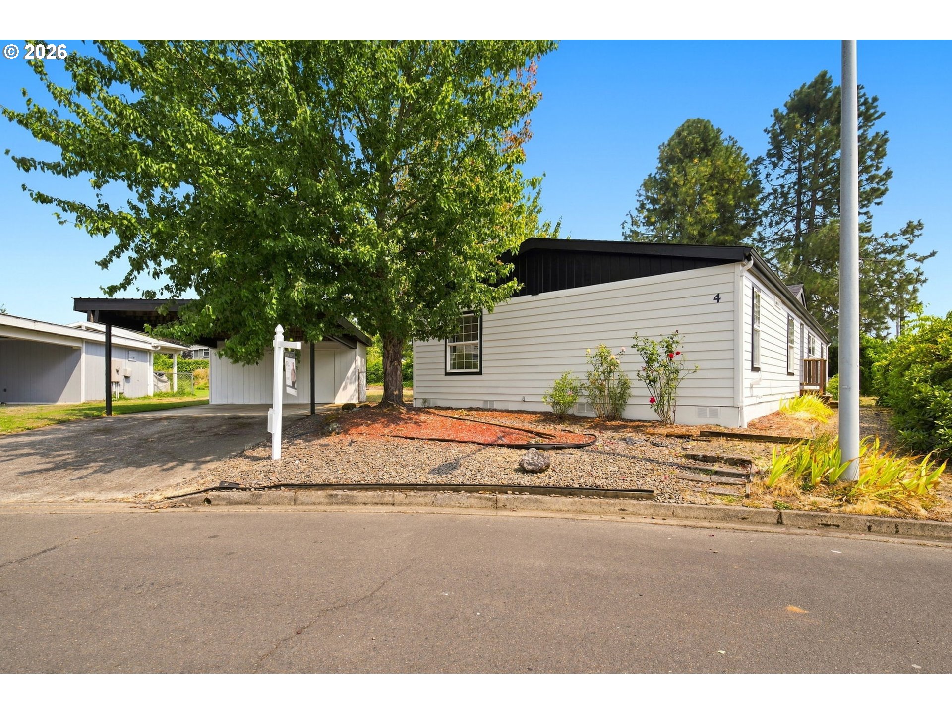 655 NE Burnett Rd 4 — photo