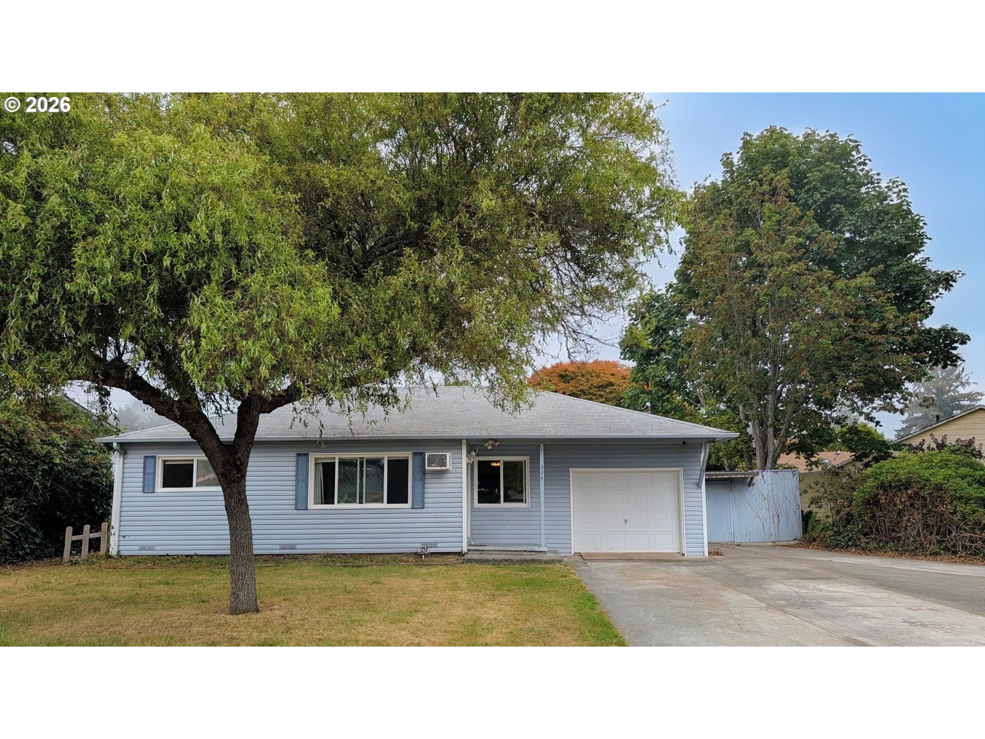 324 Spruce Dr — photo