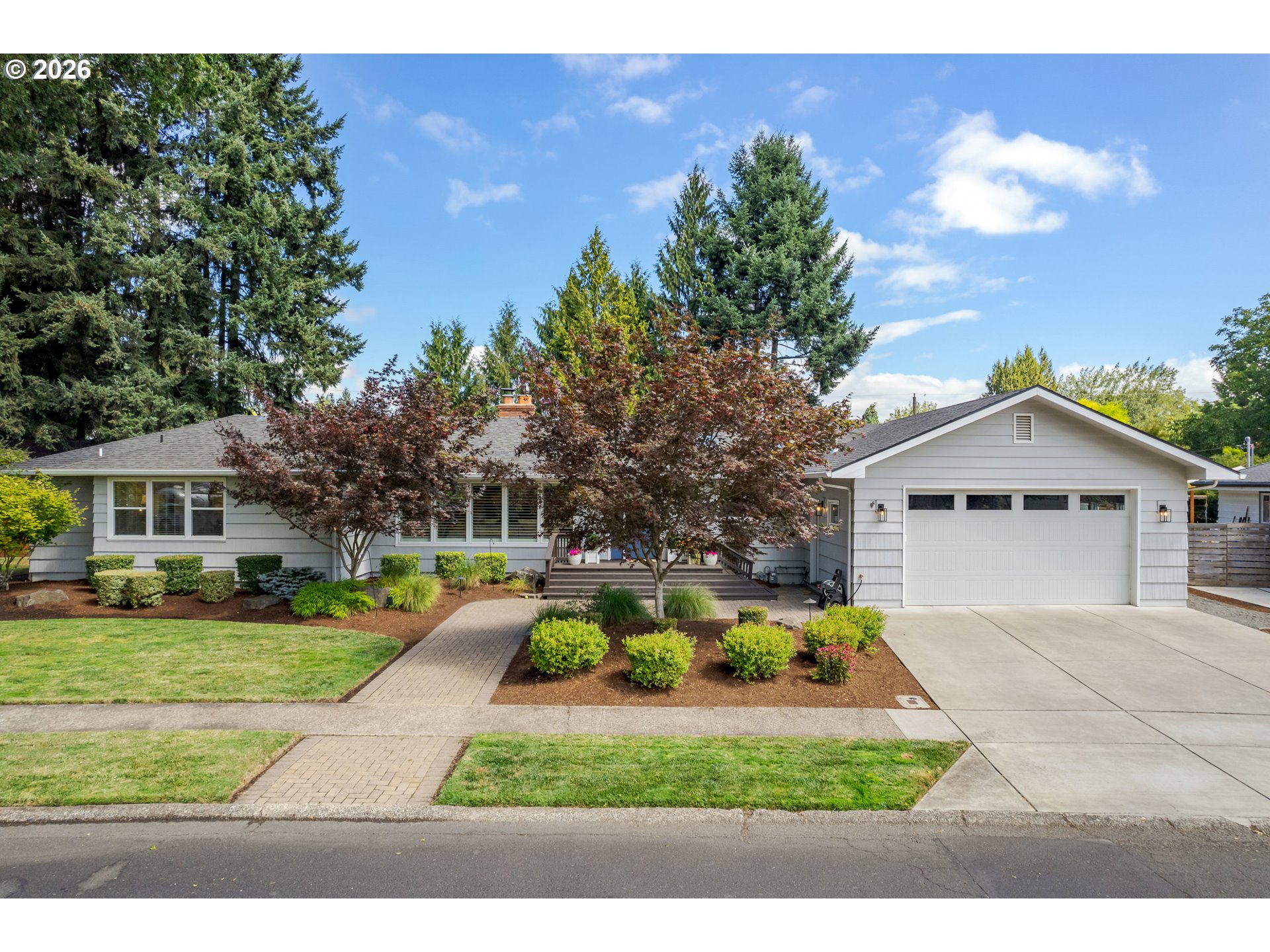 545 Dartmoor Dr — photo
